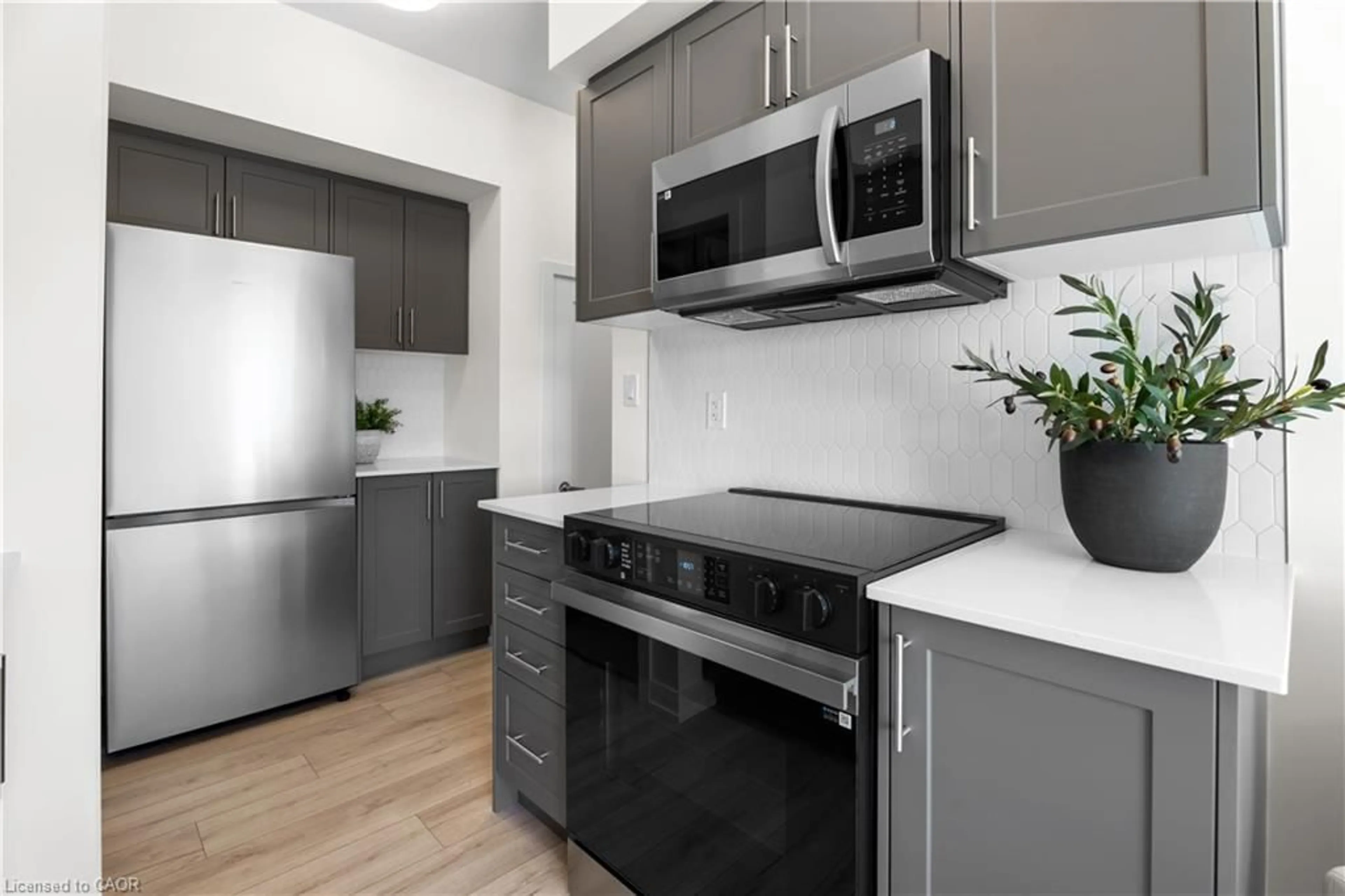 Standard kitchen, unknown for 940 St David St #43, Fergus Ontario N1M 0L7