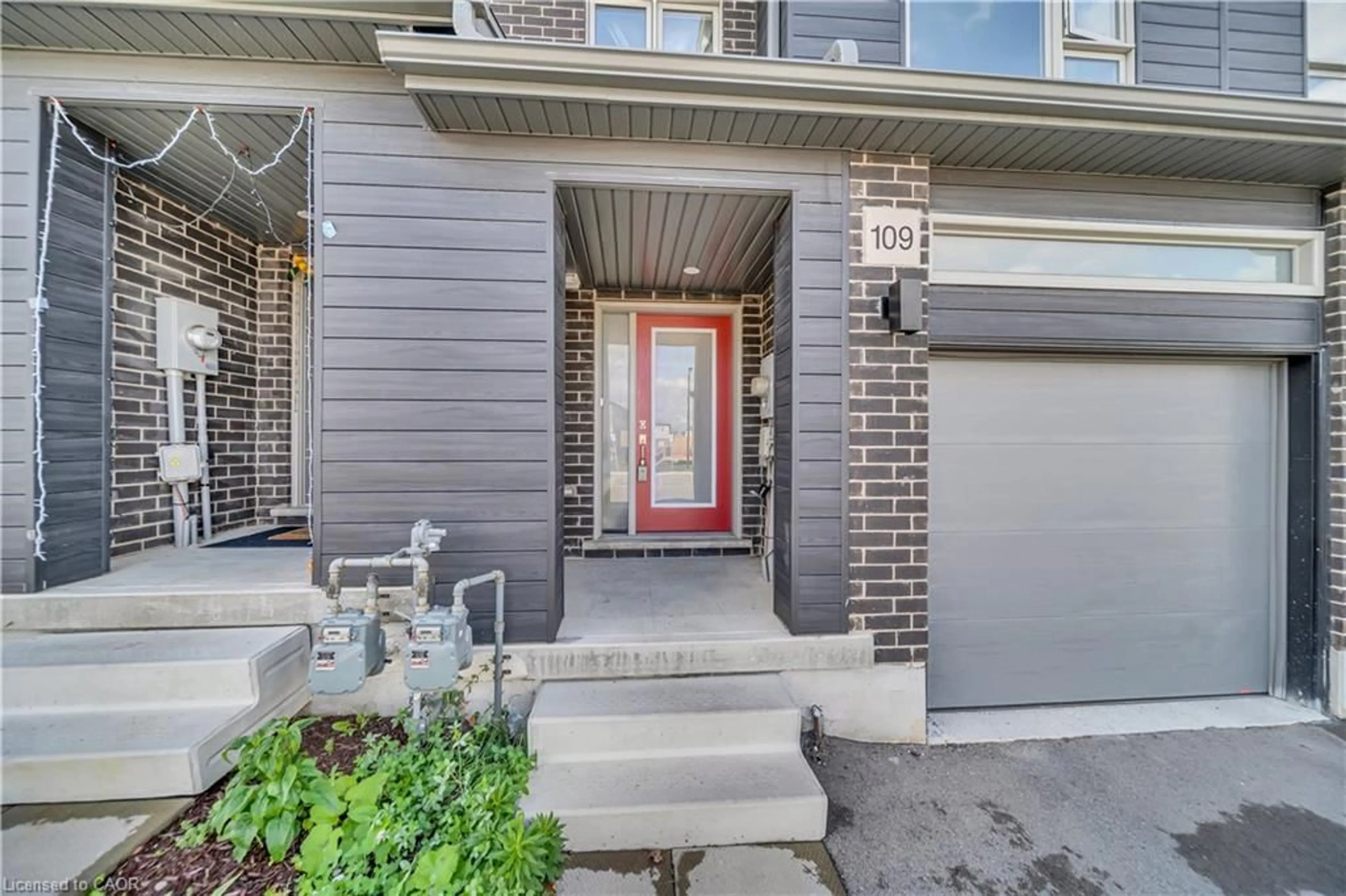 Indoor entryway for 109 Pony Way, Kitchener Ontario N0B 2E0