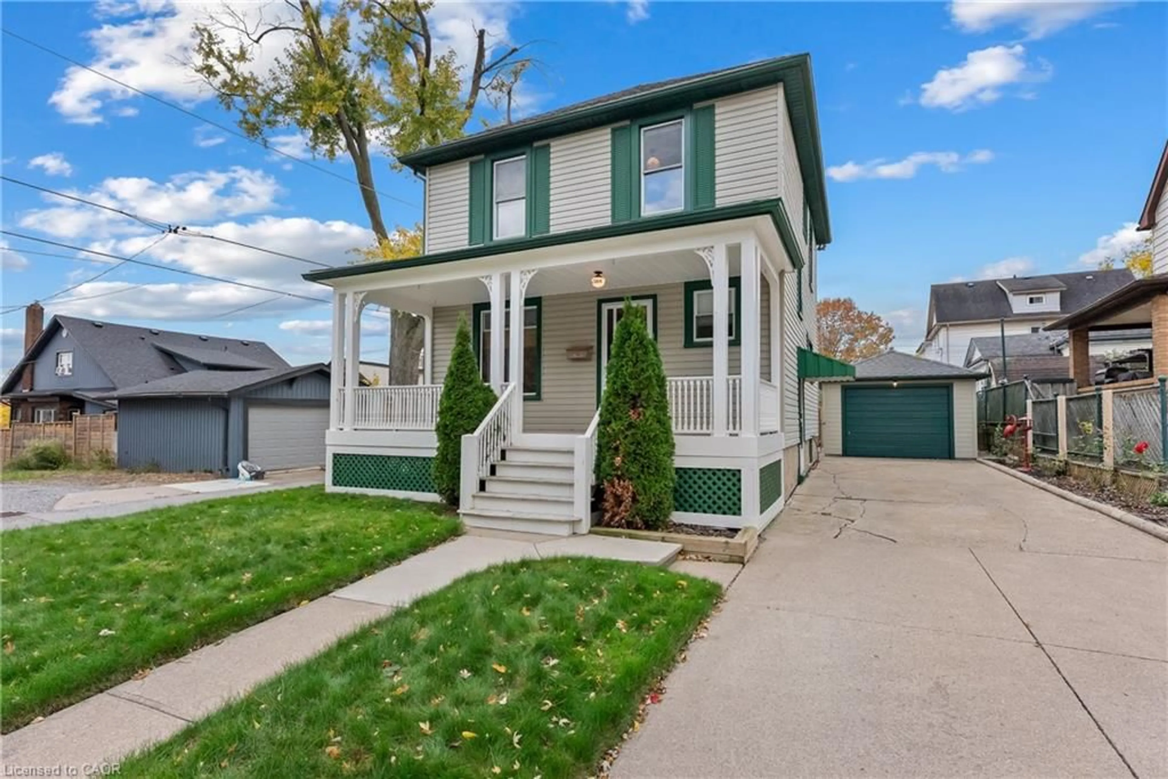 Home with vinyl exterior material, street for 4364 Otter St, Niagara Falls Ontario L2E 1G4