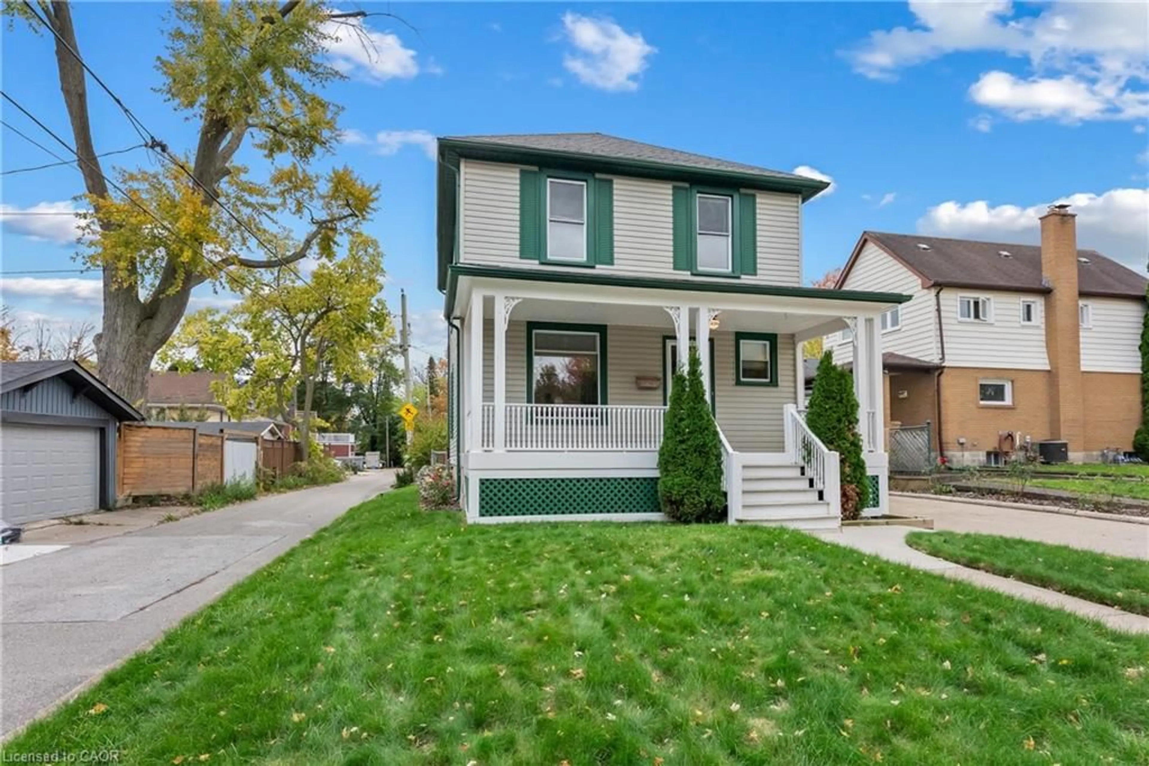 Home with vinyl exterior material, street for 4364 Otter St, Niagara Falls Ontario L2E 1G4