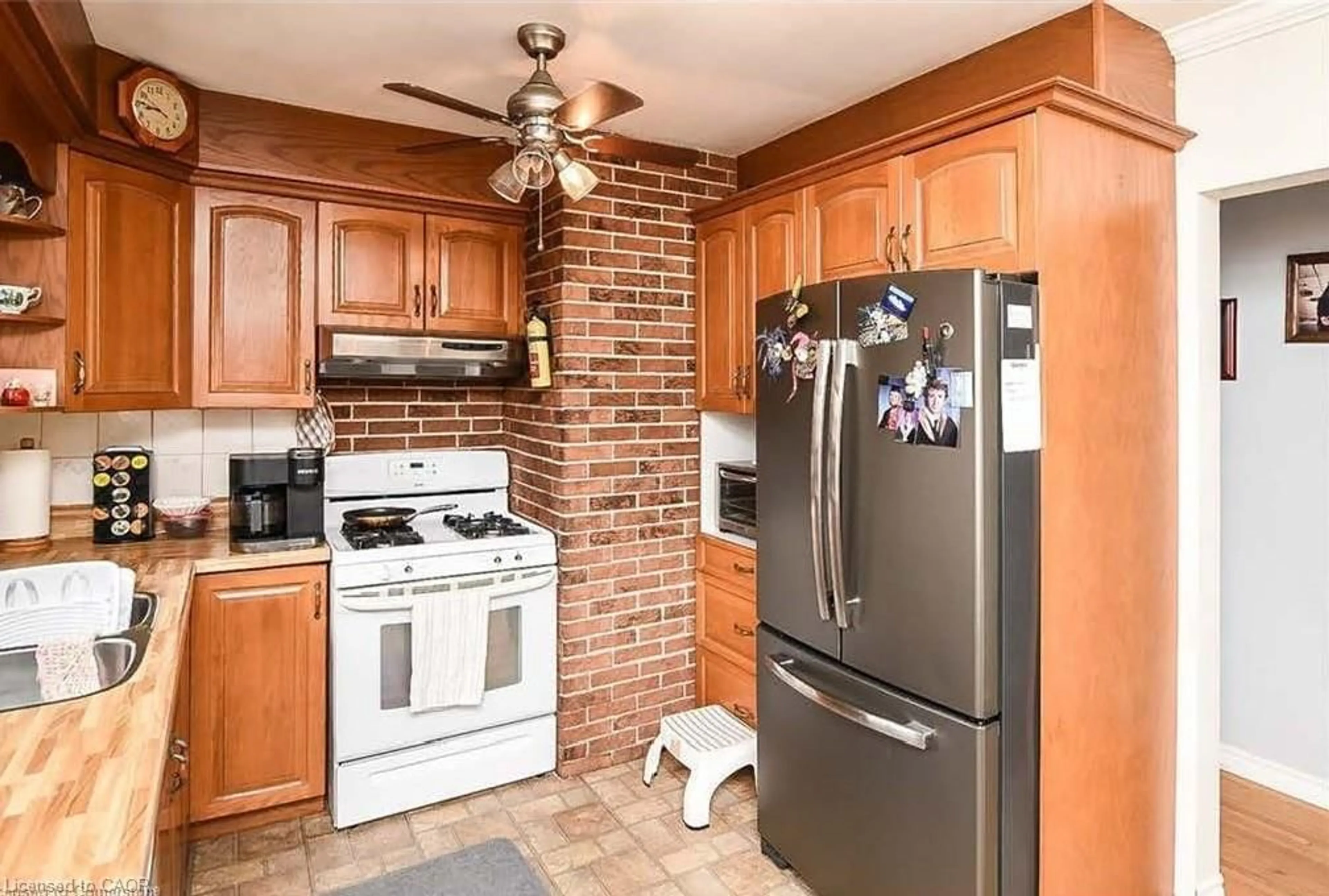 Standard kitchen, ceramic/tile floor for 79 Nash Rd, Hamilton Ontario L8H 2P5