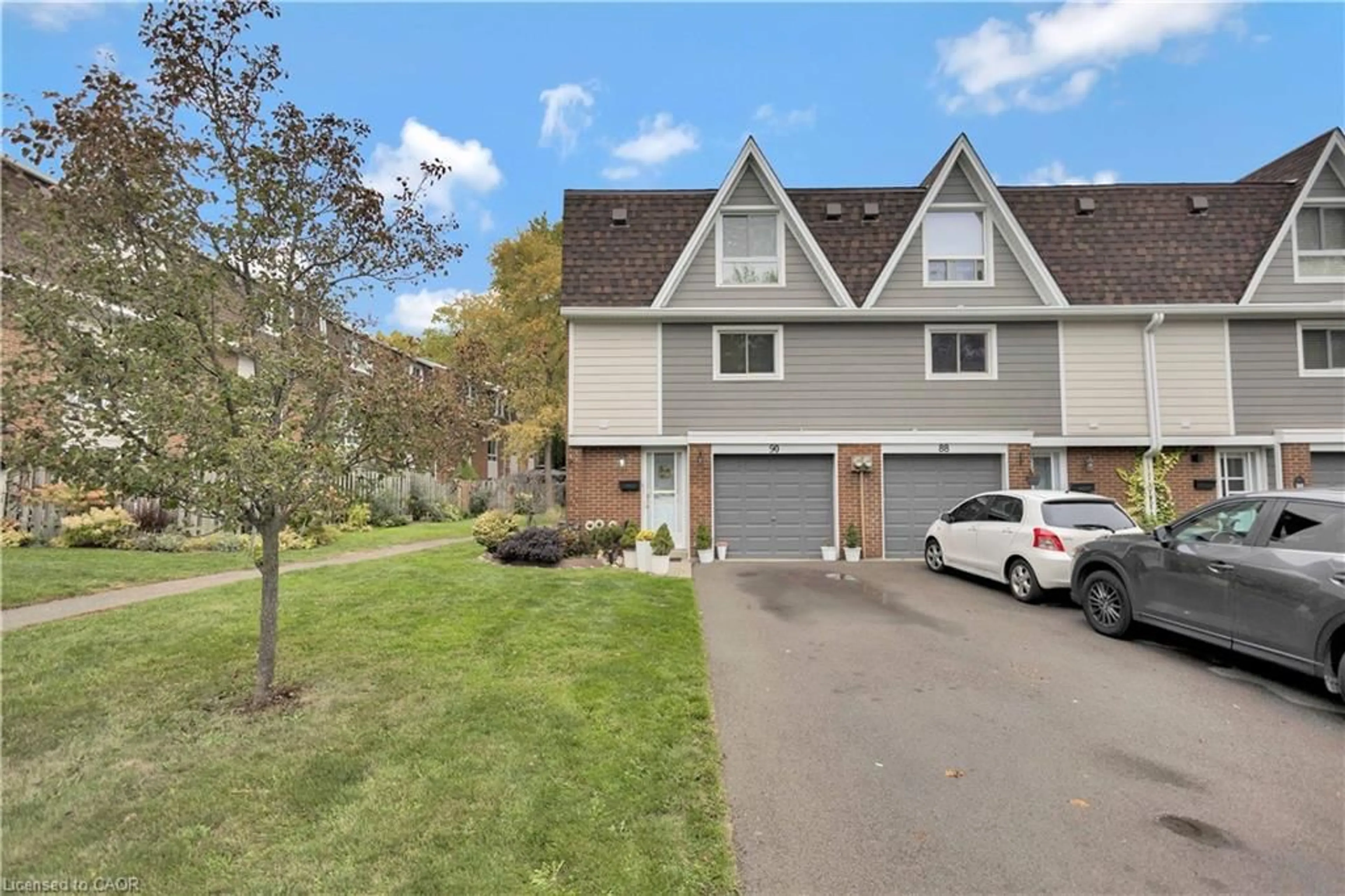 A pic from outside/outdoor area/front of a property/back of a property/a pic from drone, street for 90 Ann St, Dundas Ontario L9H 5P1