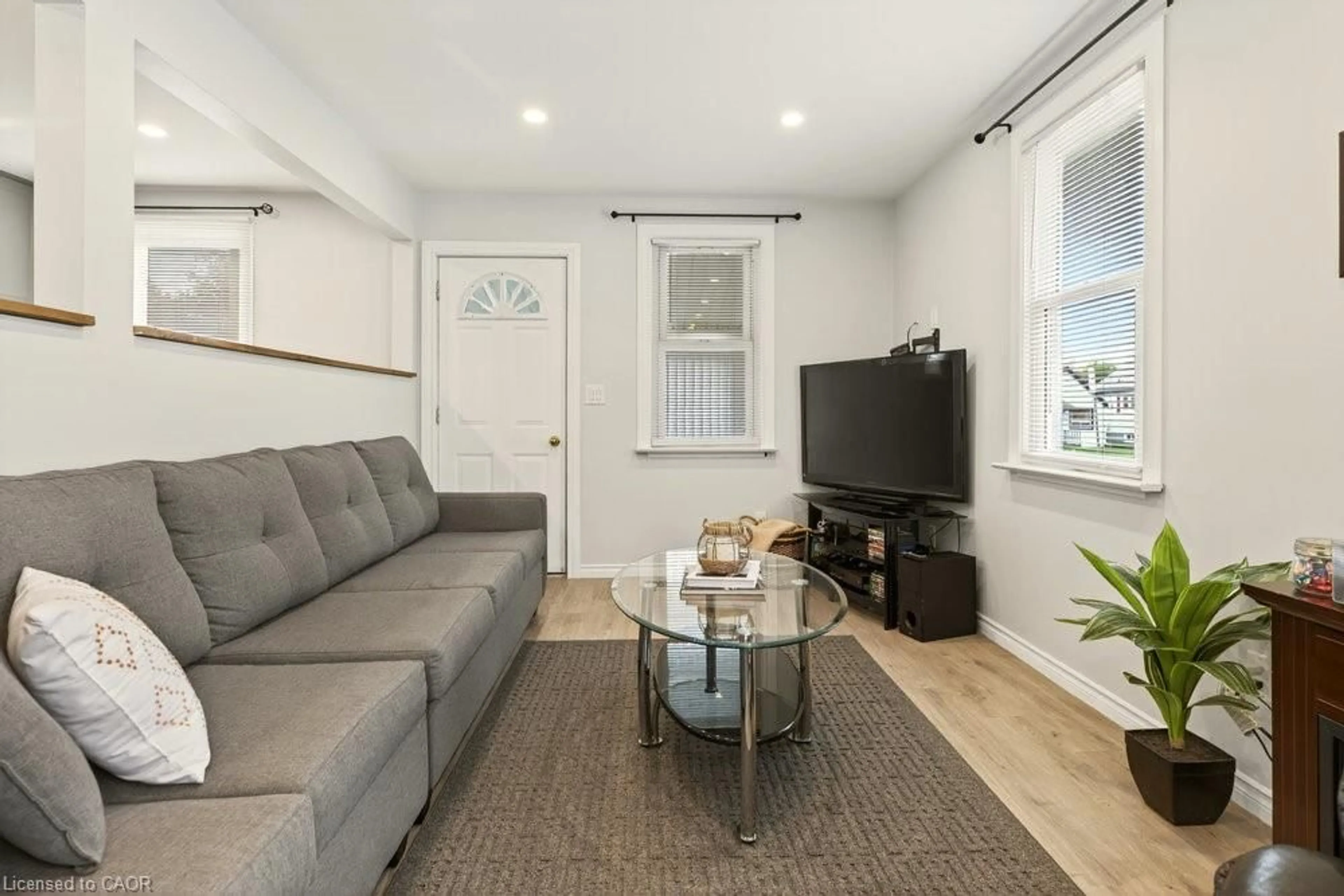 Living room with furniture, unknown for 259 Metcalfe St, Simcoe Ontario N3Y 3Y1
