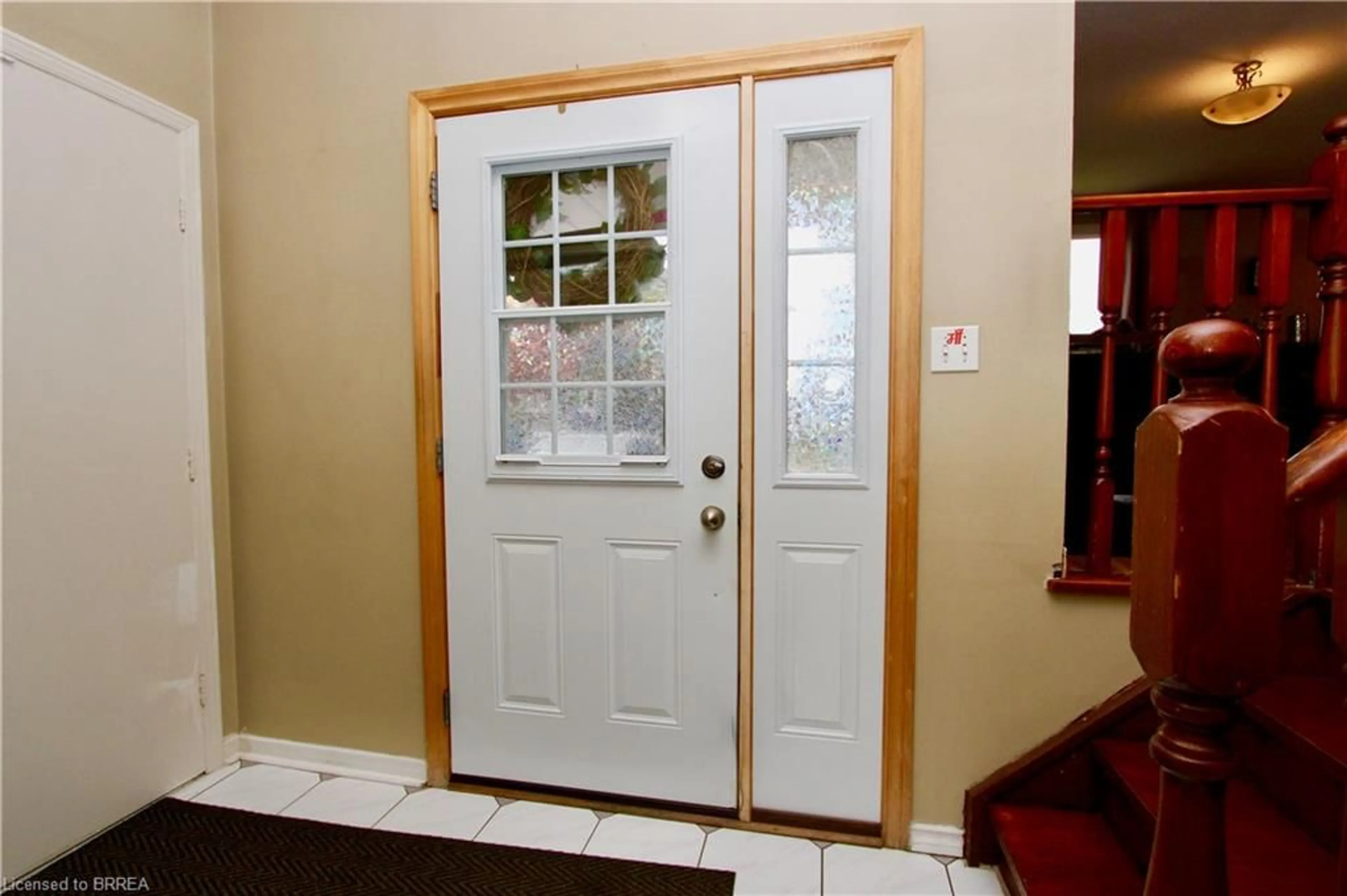 Indoor entryway for 388 Brantwood Park Rd, Brantford Ontario N3P 1K7