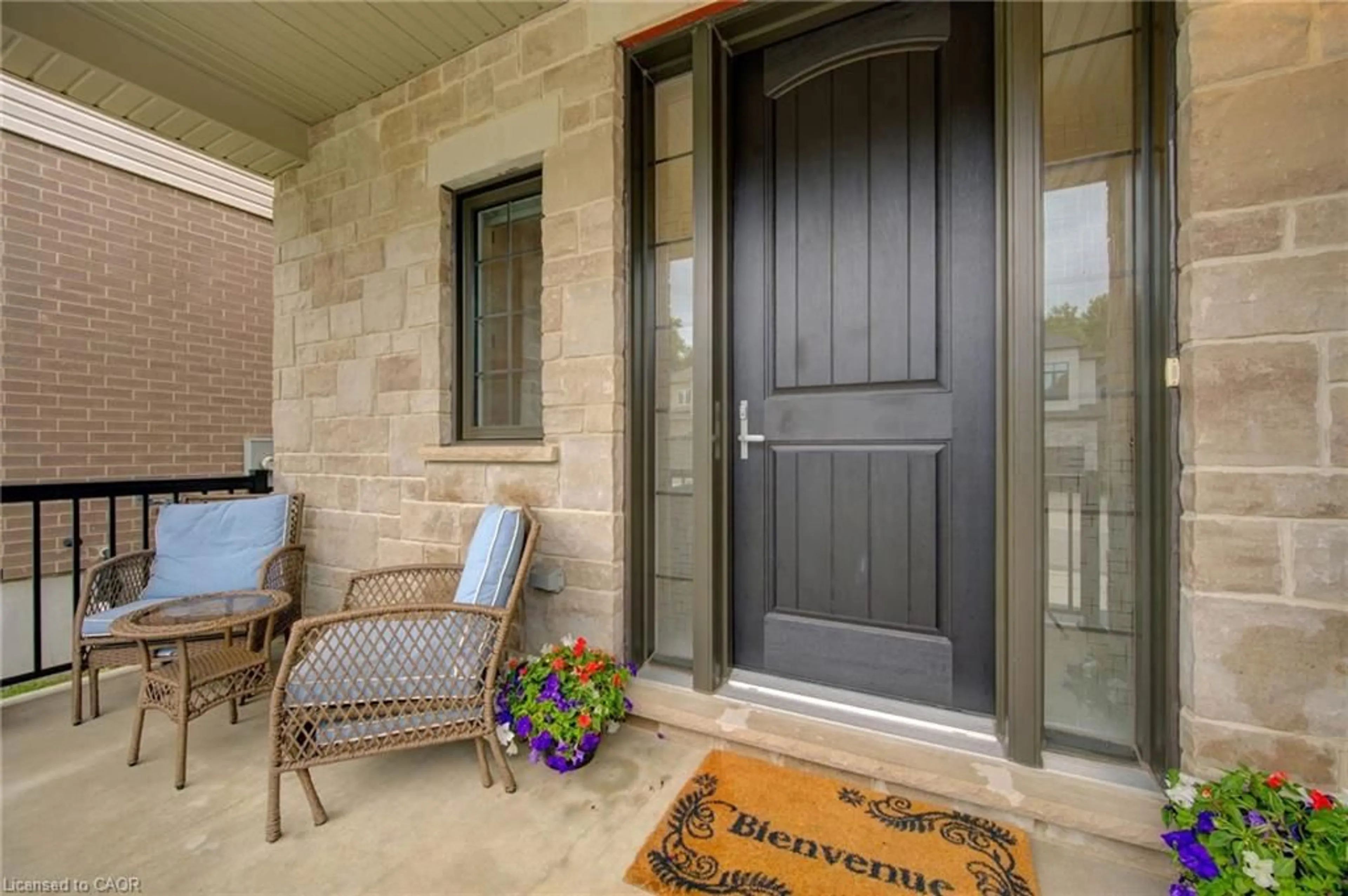 Indoor entryway for 546 Bridgemill Cres, Kitchener Ontario N2A 0K3