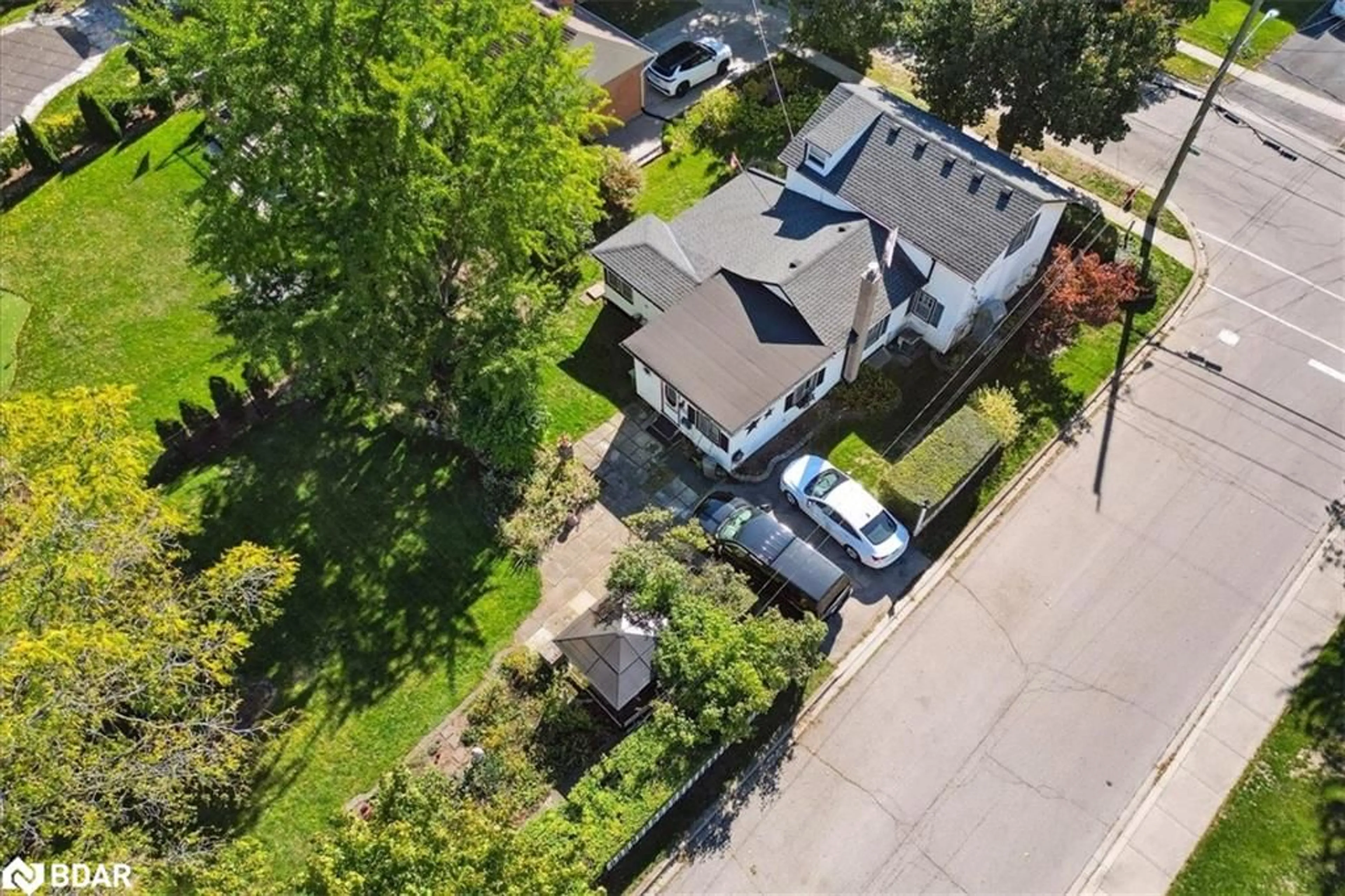 A pic from outside/outdoor area/front of a property/back of a property/a pic from drone, street for 250 Mill St, Hamilton Ontario L0R 2H0