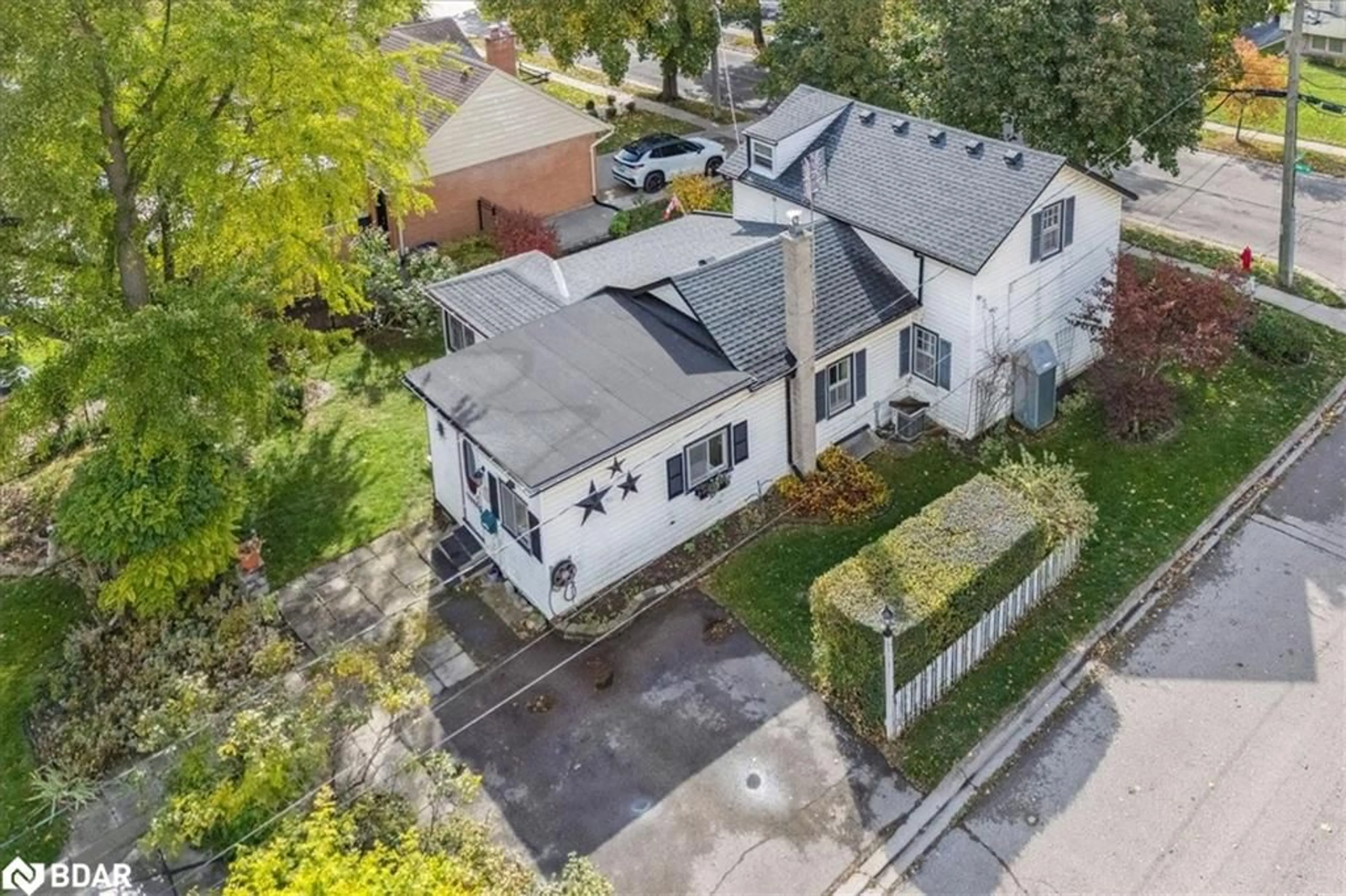 A pic from outside/outdoor area/front of a property/back of a property/a pic from drone, street for 250 Mill St, Hamilton Ontario L0R 2H0