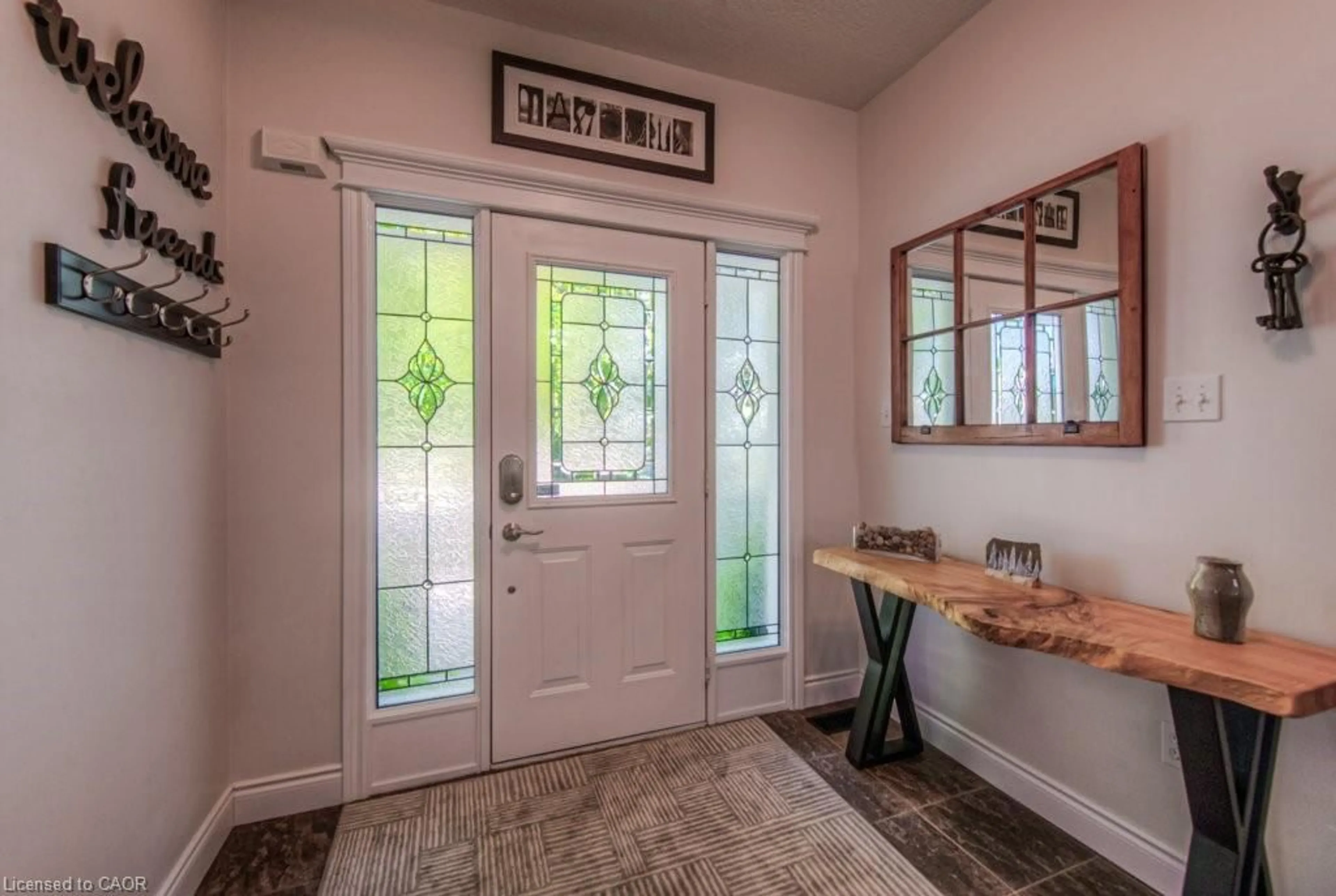 Indoor entryway for 177 Old Maple Blvd, Rockwood Ontario N0B 2K0