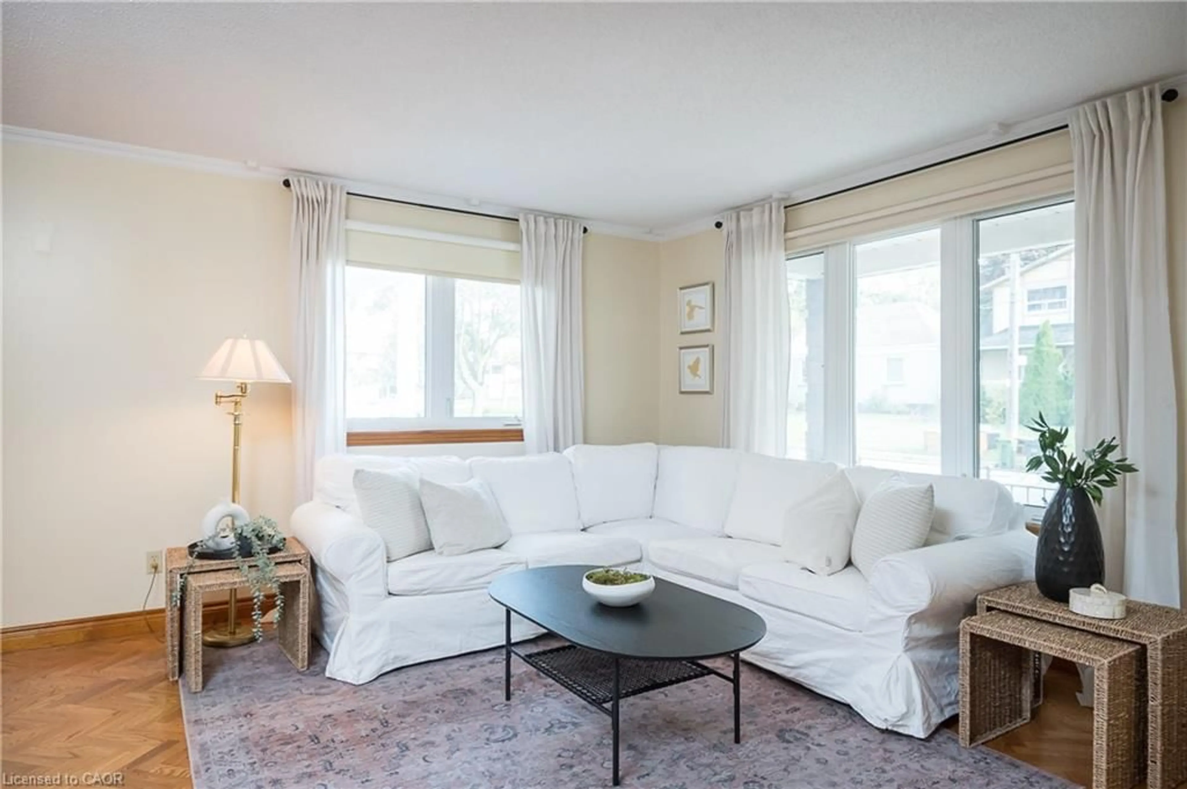 Living room with furniture, unknown for 44 Ridge Rd, North York Ontario M3M 1C7