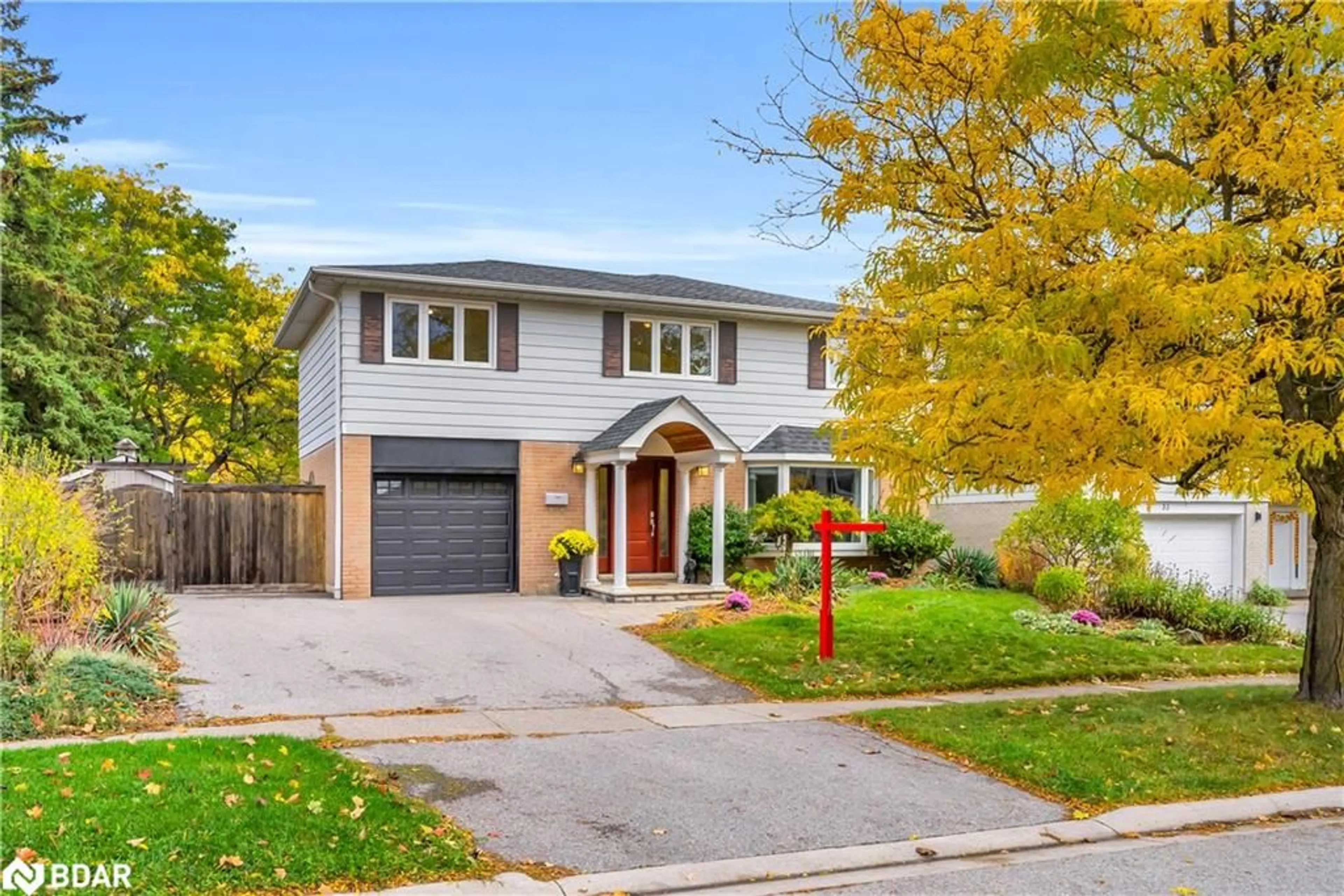 Home with brick exterior material, street for 31 Metcalfe Crt, Georgetown Ontario L7G 4N7