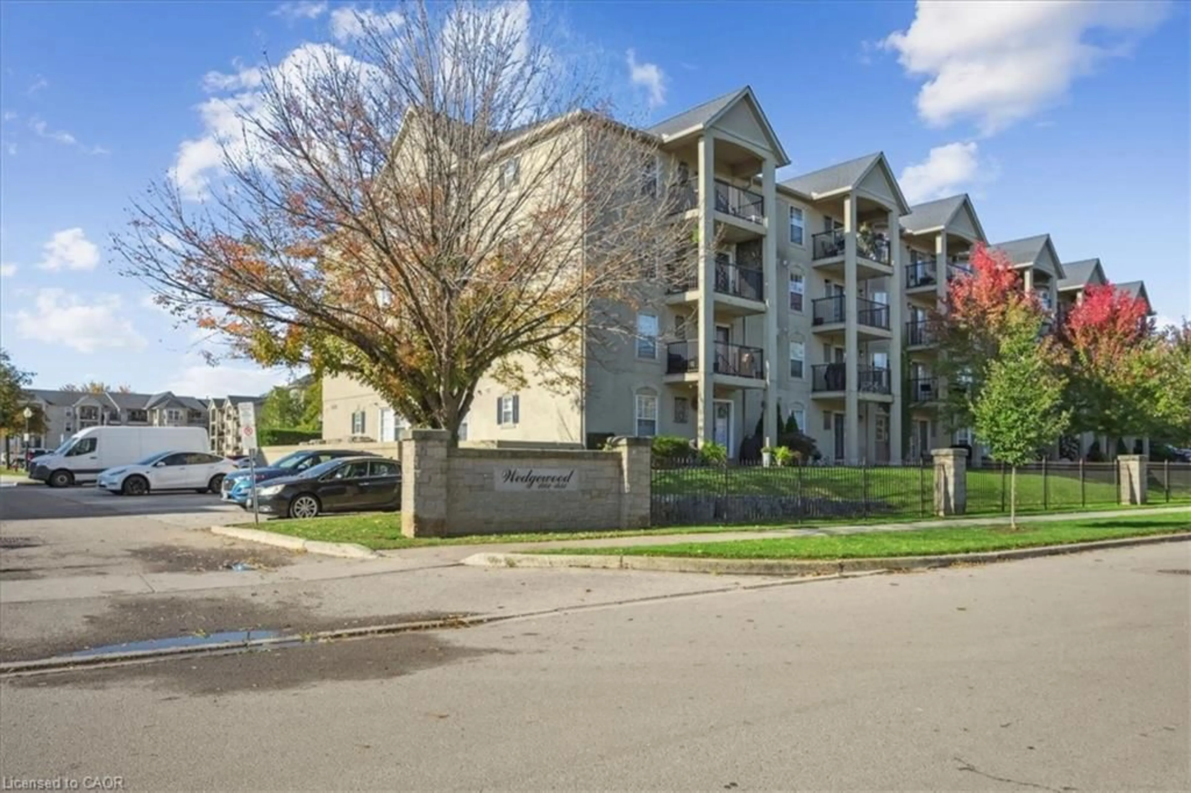 A pic from outside/outdoor area/front of a property/back of a property/a pic from drone, unknown for 1431 Walkers Line #301, Burlington Ontario L7M 4P3