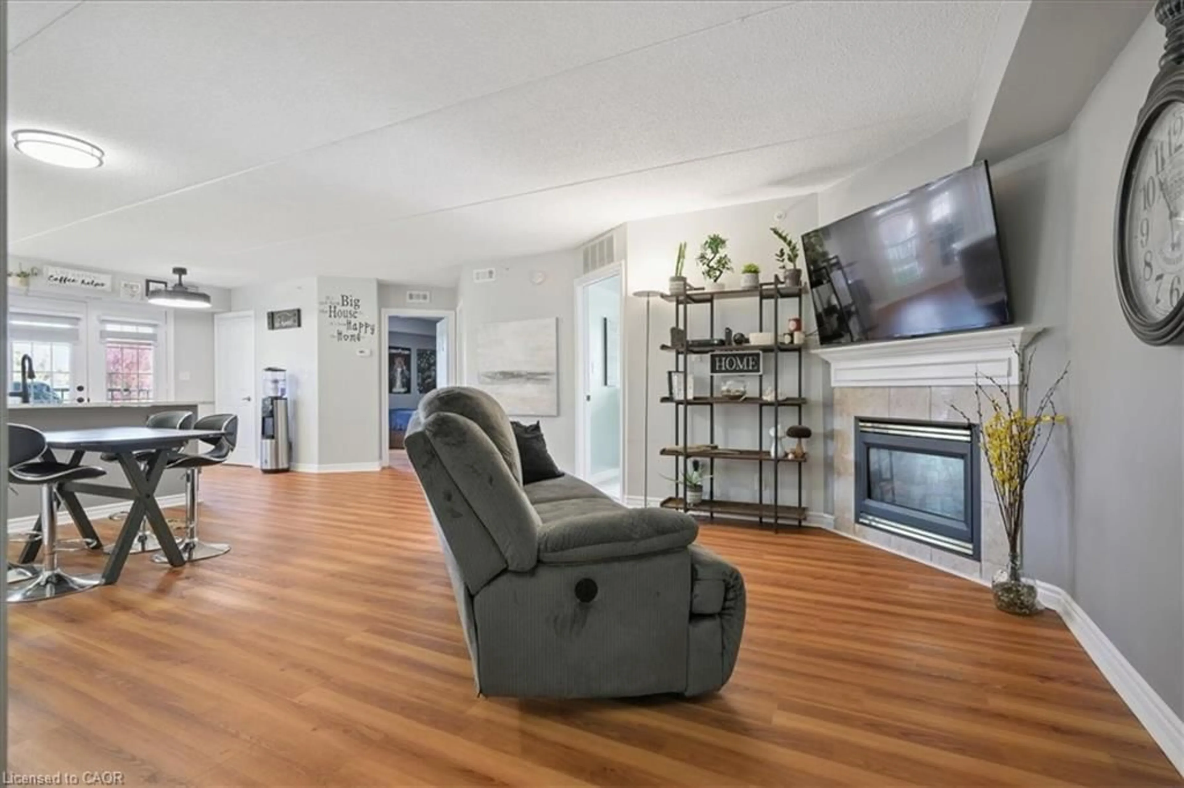 Living room with furniture, unknown for 1431 Walkers Line #301, Burlington Ontario L7M 4P3