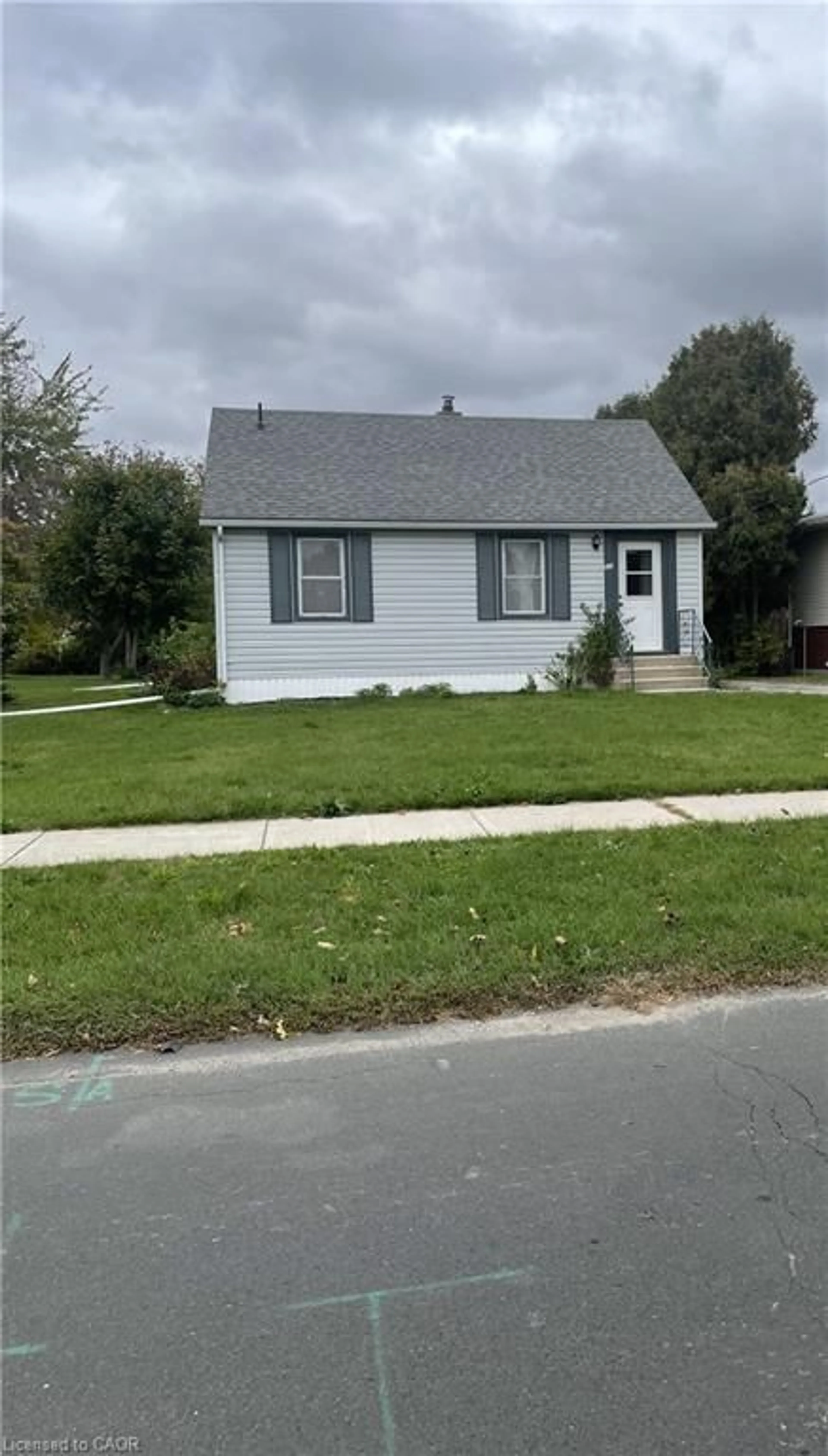 Home with vinyl exterior material, street for 177 Church St, Waterford Ontario N0E 1Y0