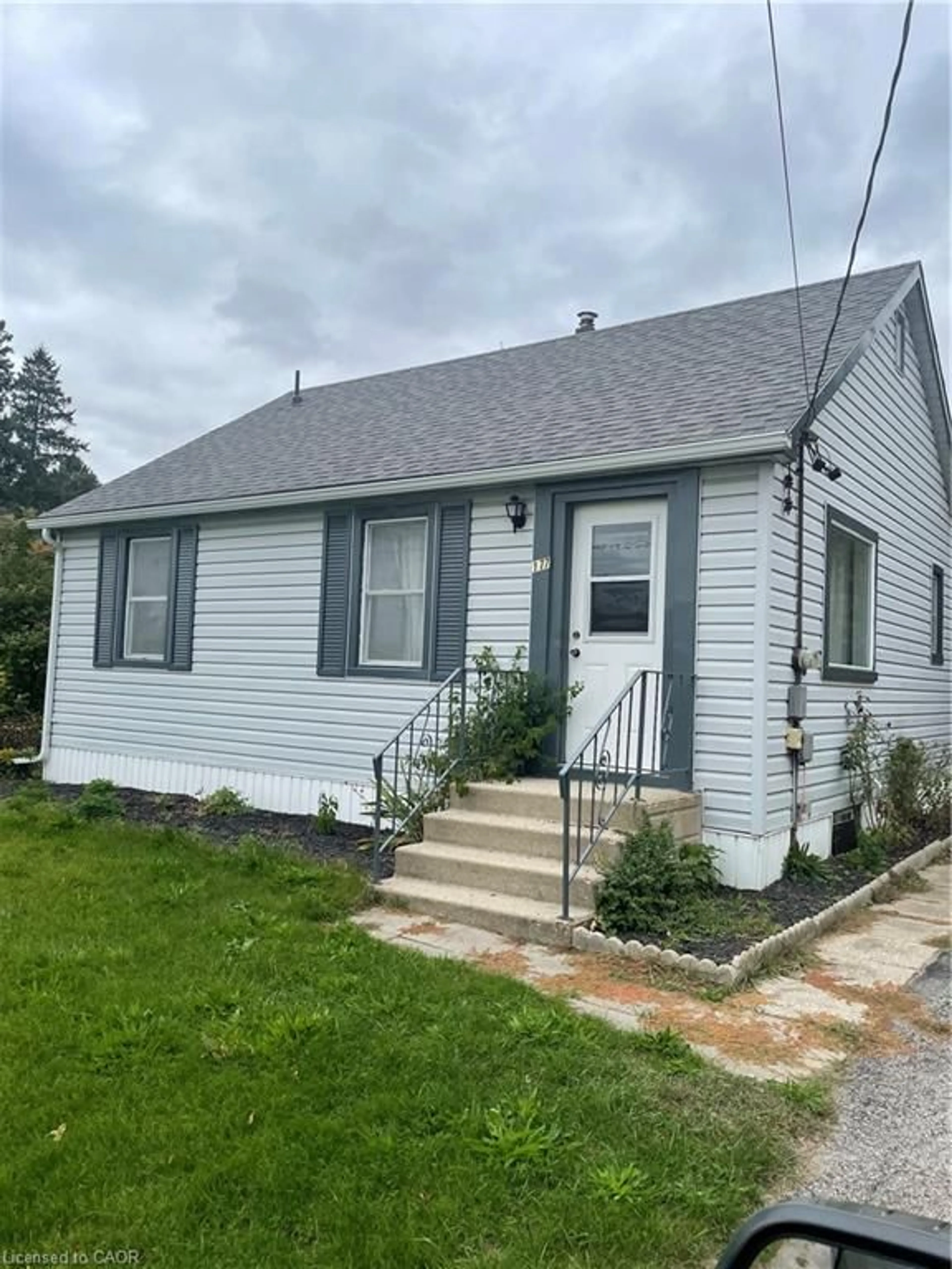 Home with vinyl exterior material, street for 177 Church St, Waterford Ontario N0E 1Y0