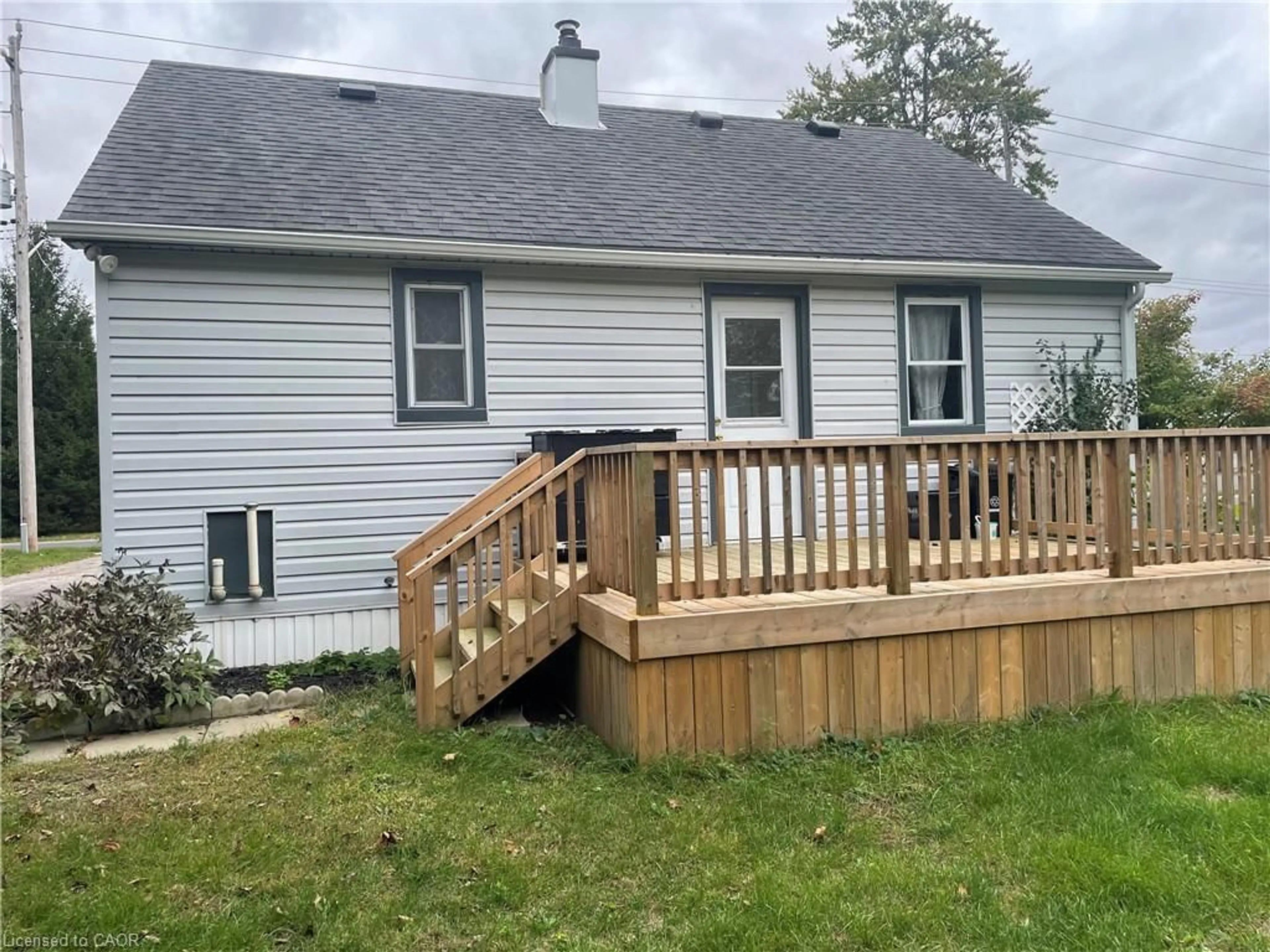 Patio, street for 177 Church St, Waterford Ontario N0E 1Y0