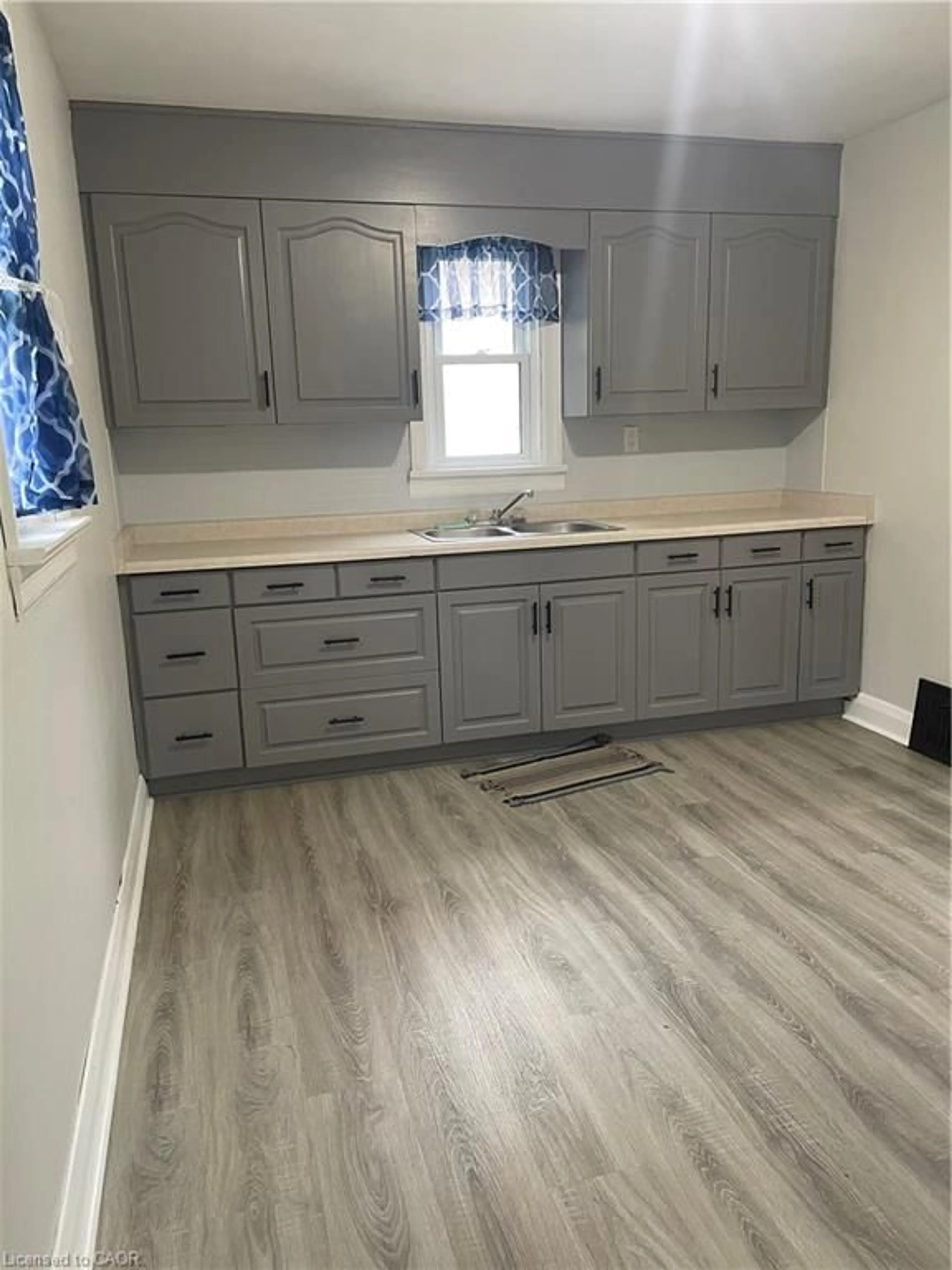 Standard kitchen, unknown for 177 Church St, Waterford Ontario N0E 1Y0