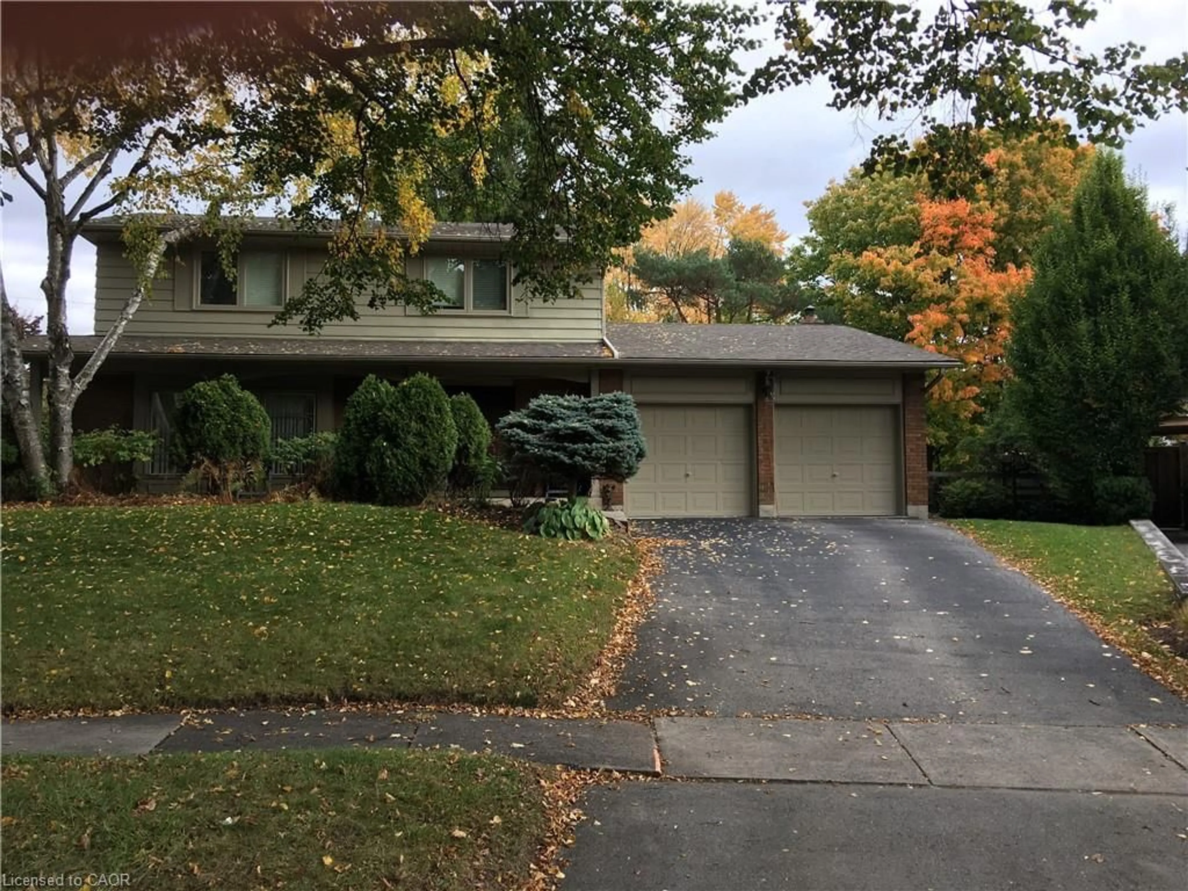 Home with vinyl exterior material, street for 351 Rankin Dr, Burlington Ontario L7N 2B2
