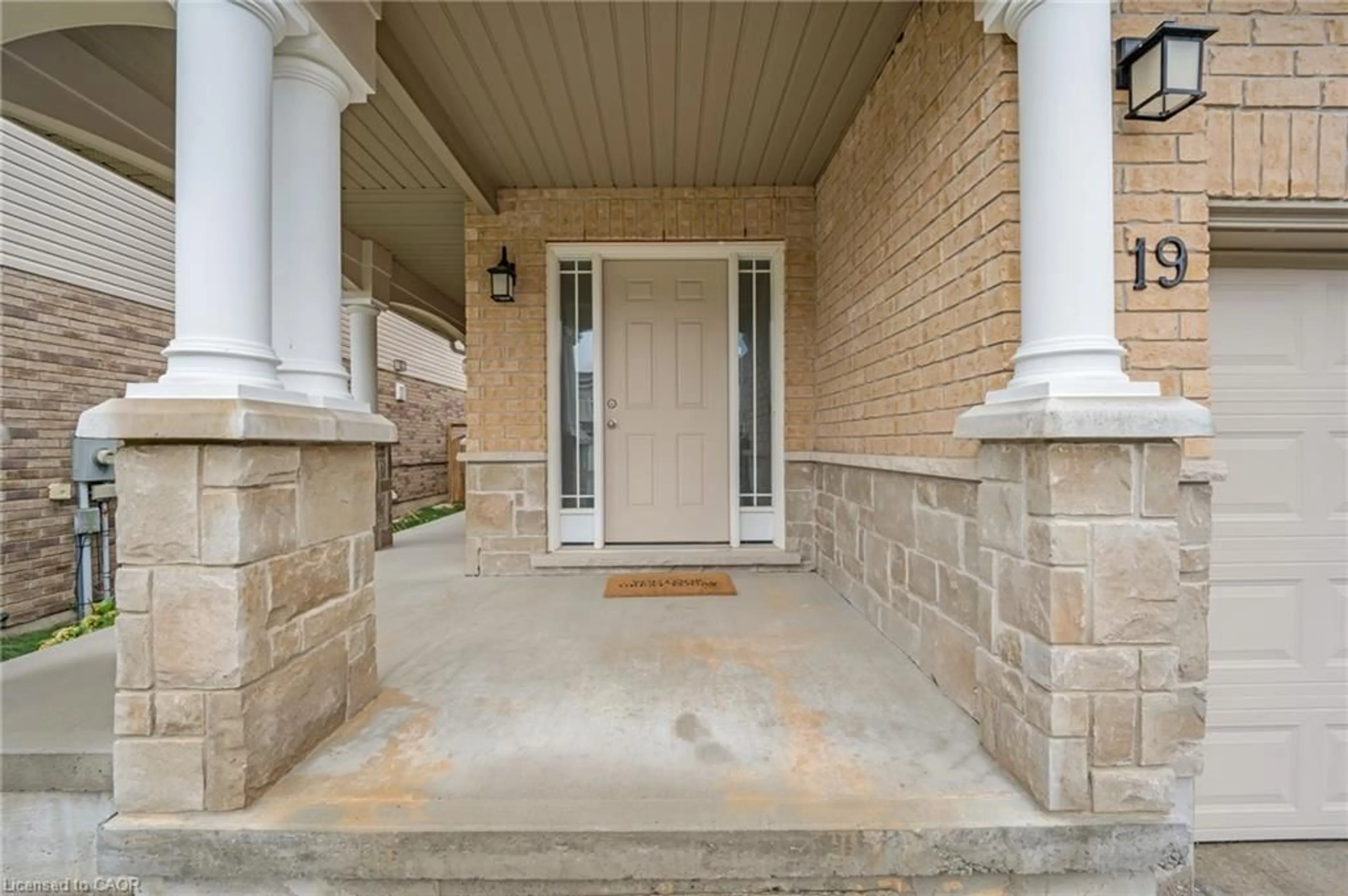 Indoor entryway for 19 Cox St, Cambridge Ontario N1S 0A3