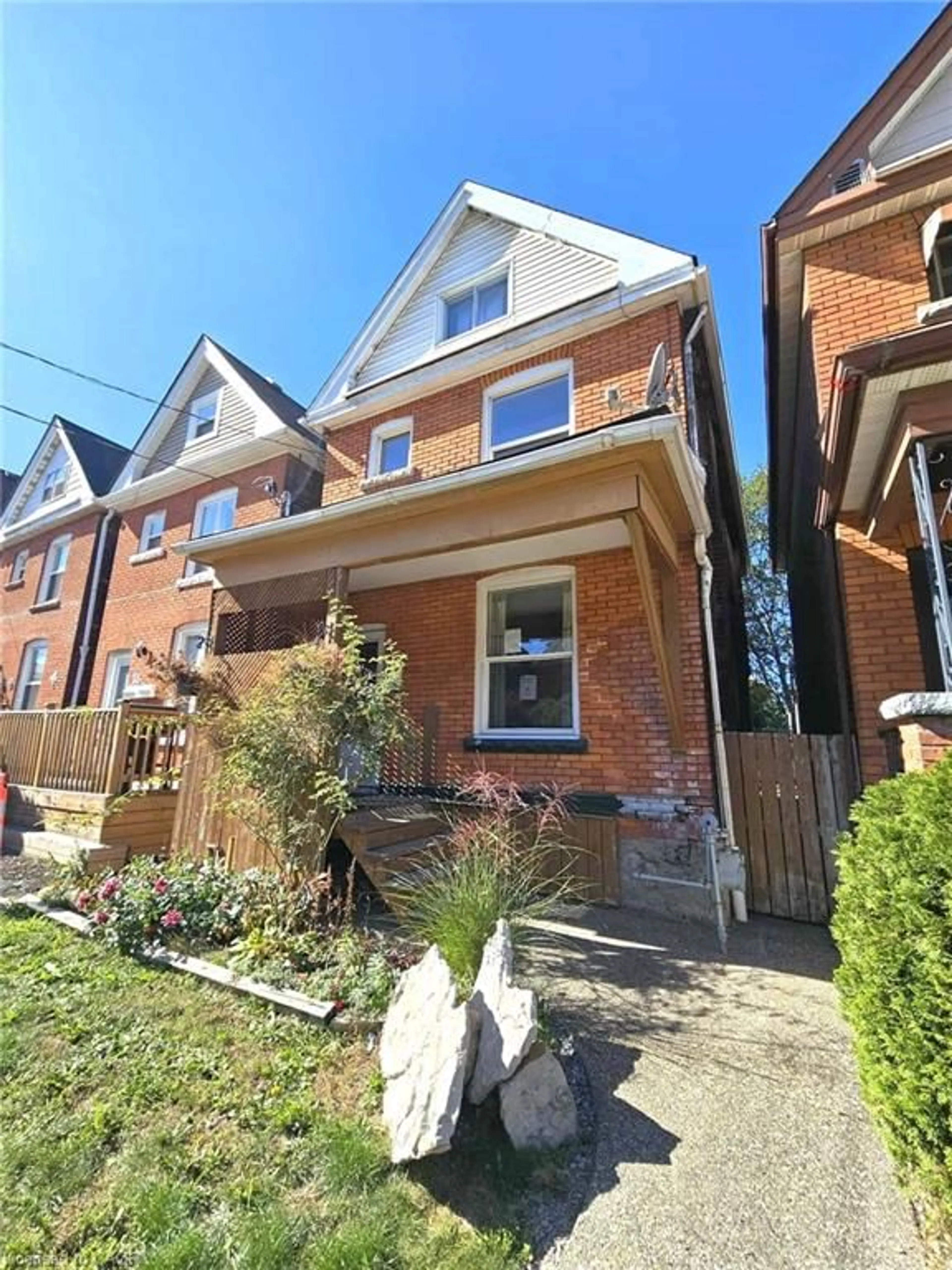 Home with brick exterior material, street for 35 Fairleigh Ave, Hamilton Ontario L8L 6H1