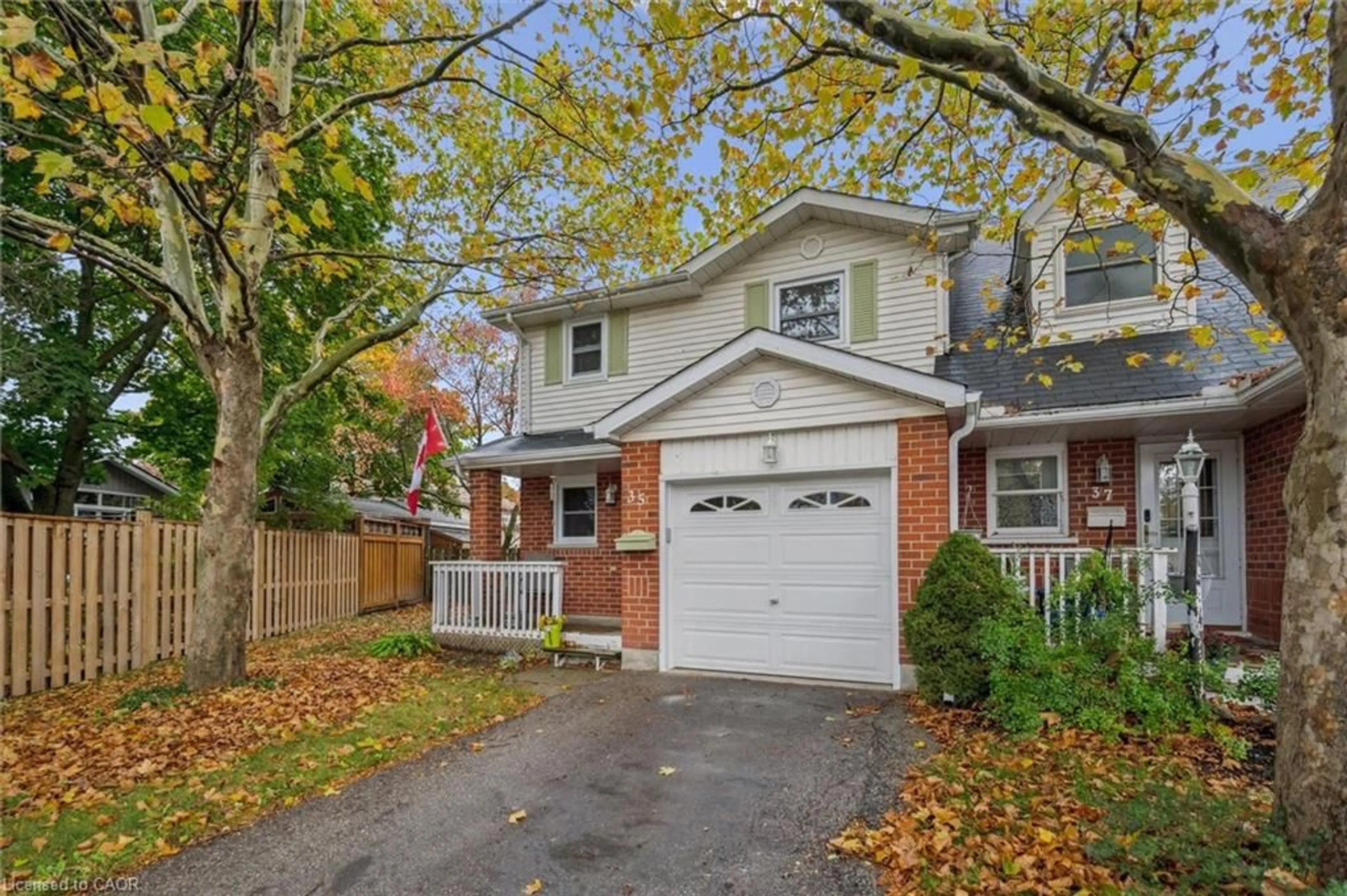 Home with brick exterior material, street for 35 Edgemere Dr, Cambridge Ontario N1P 1A9
