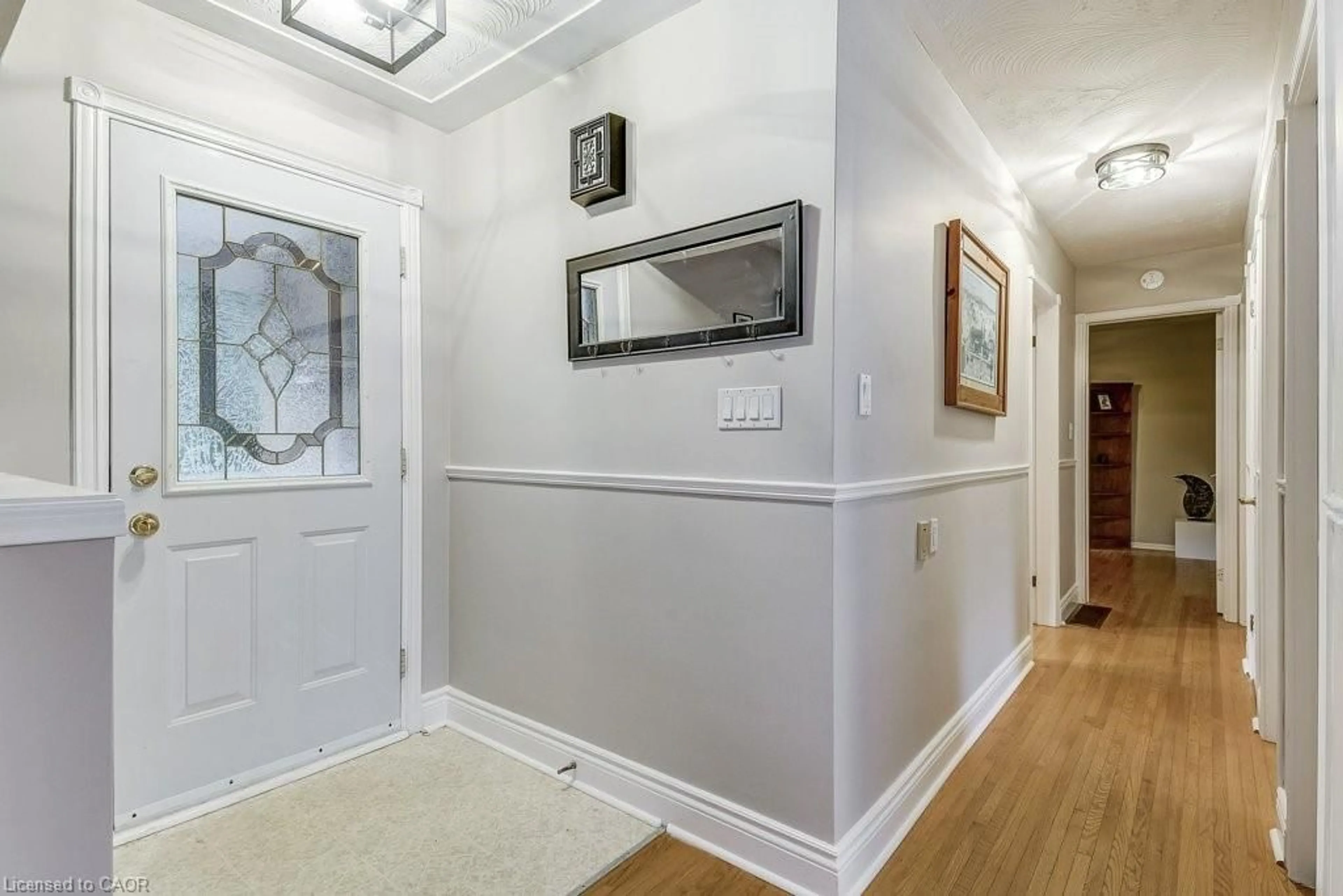 Indoor entryway for 420 Concession 8 Rd, Flamborough Ontario L0R 2H0