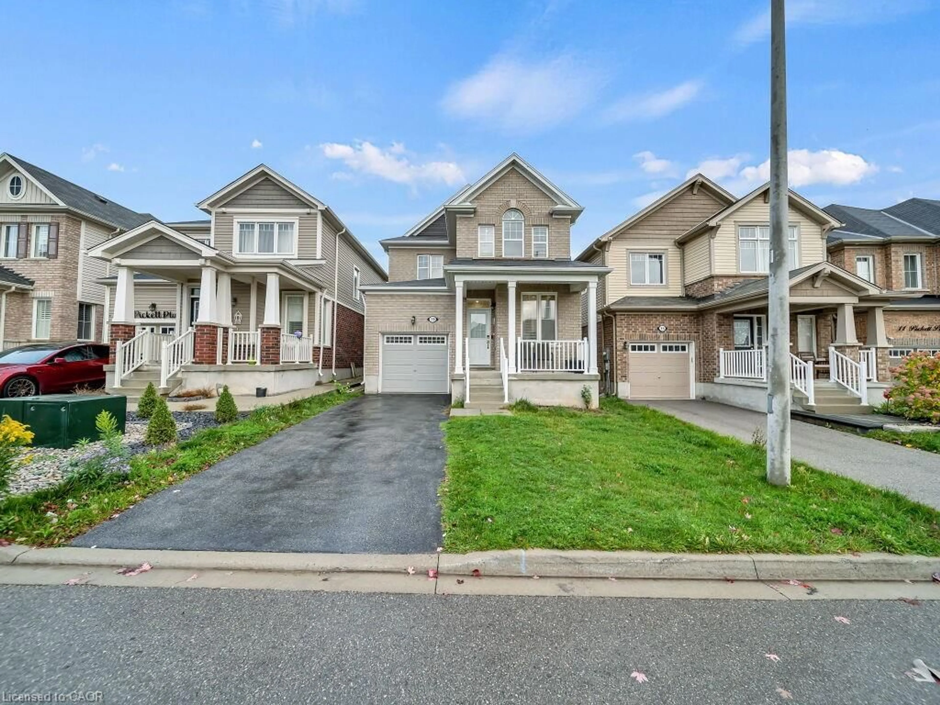 Home with vinyl exterior material, street for 19 Pickett Pl, Cambridge Ontario N3E 0B4