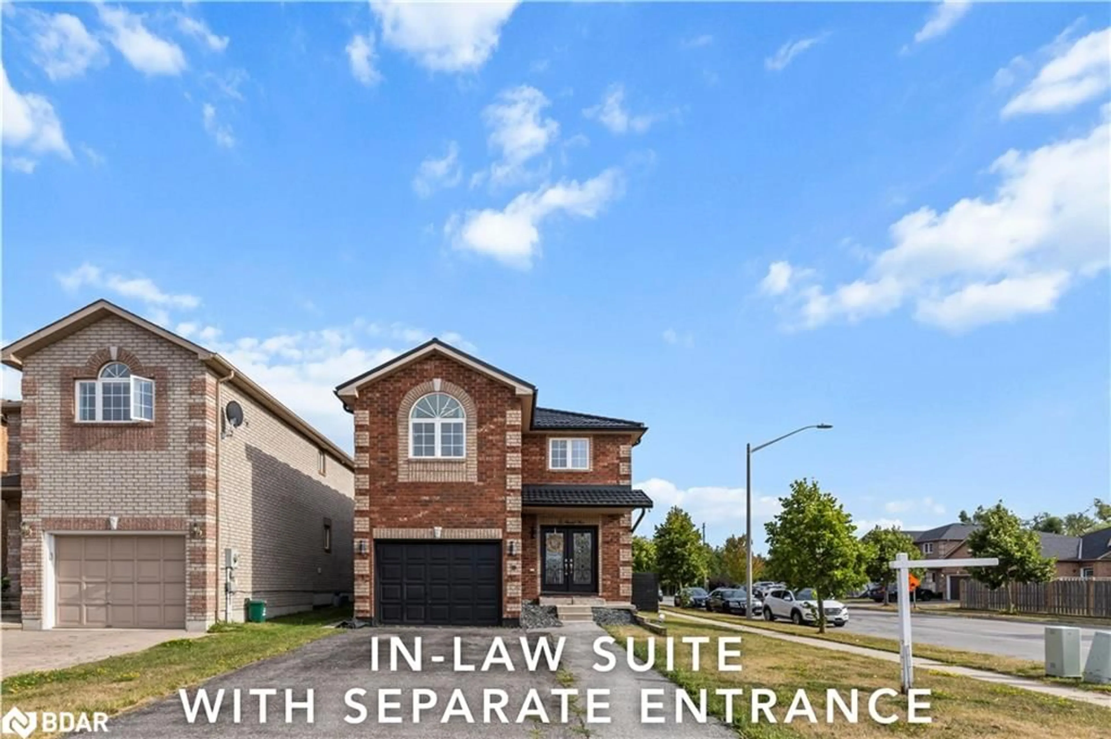 A pic from outside/outdoor area/front of a property/back of a property/a pic from drone, street for 1 Glenhill Dr, Barrie Ontario L4N 5X4