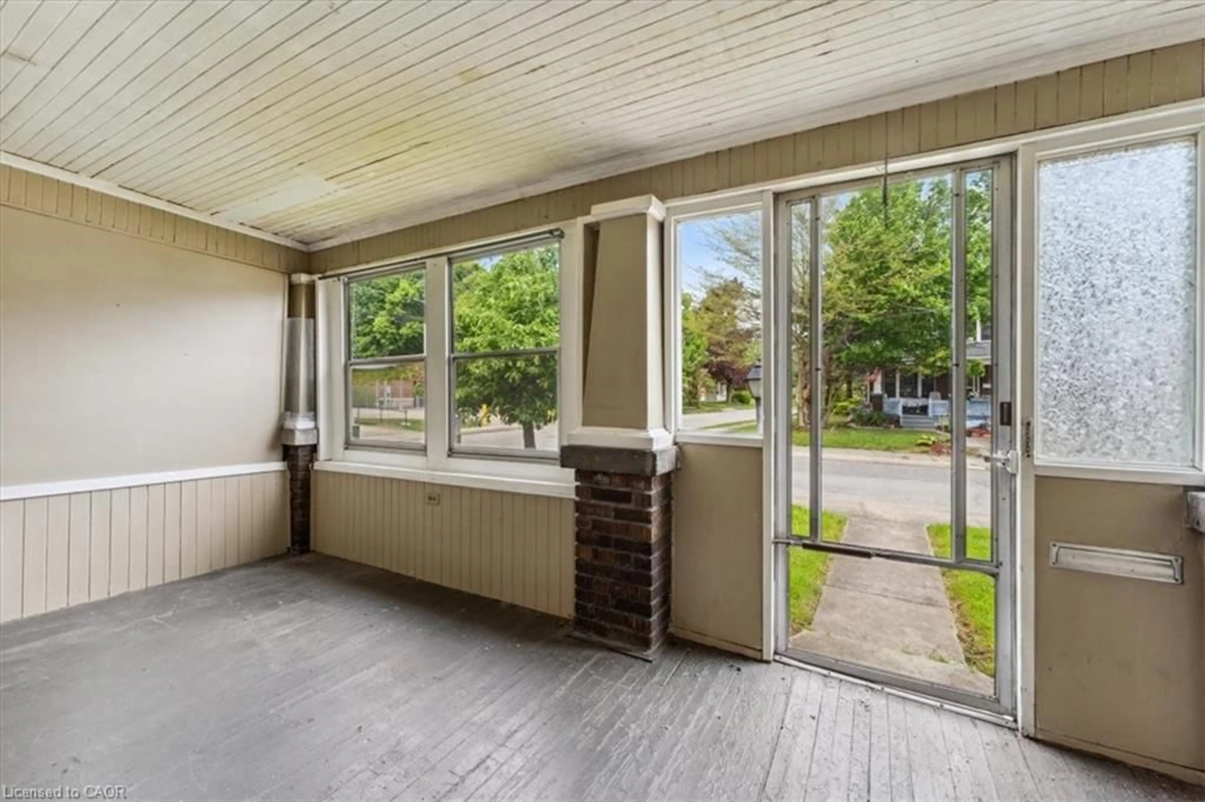 Patio, street for 4372 Seneca St, Niagara Falls Ontario L2E 1G6