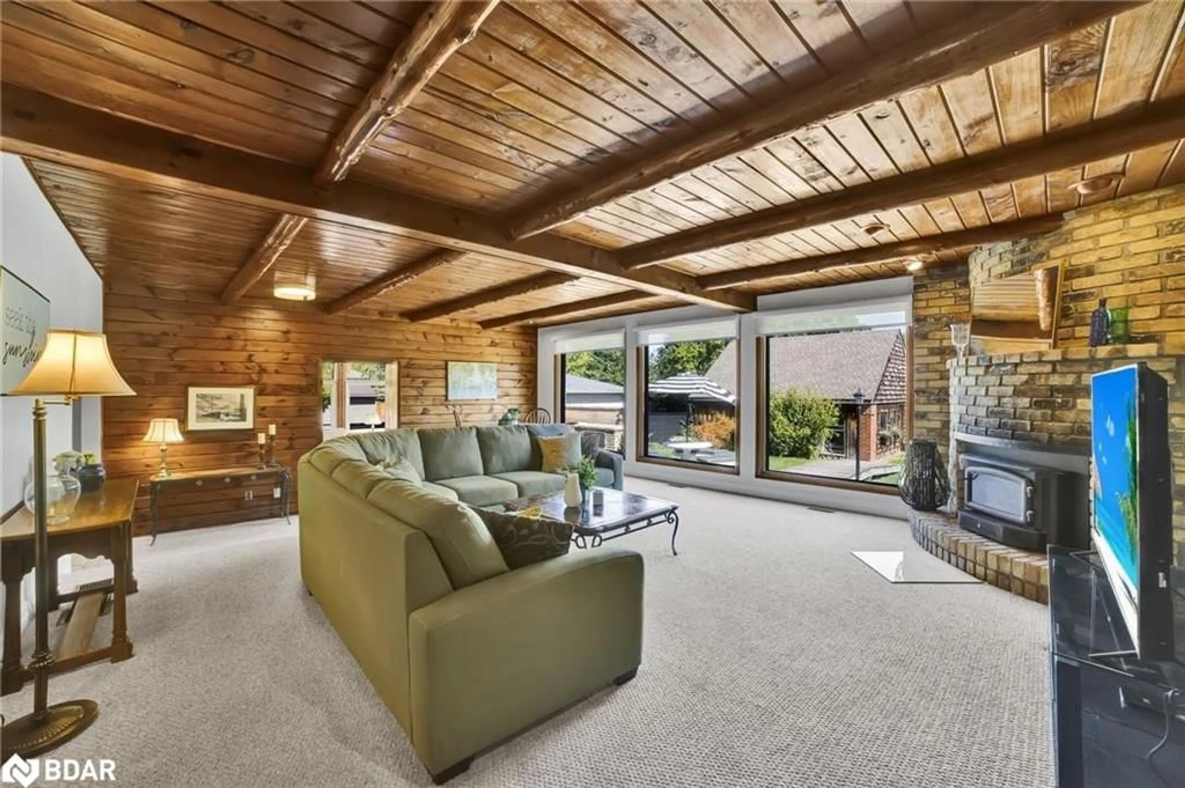 Living room with furniture, unknown for 31 Lower Horning Rd, Hamilton Ontario L8S 3E9