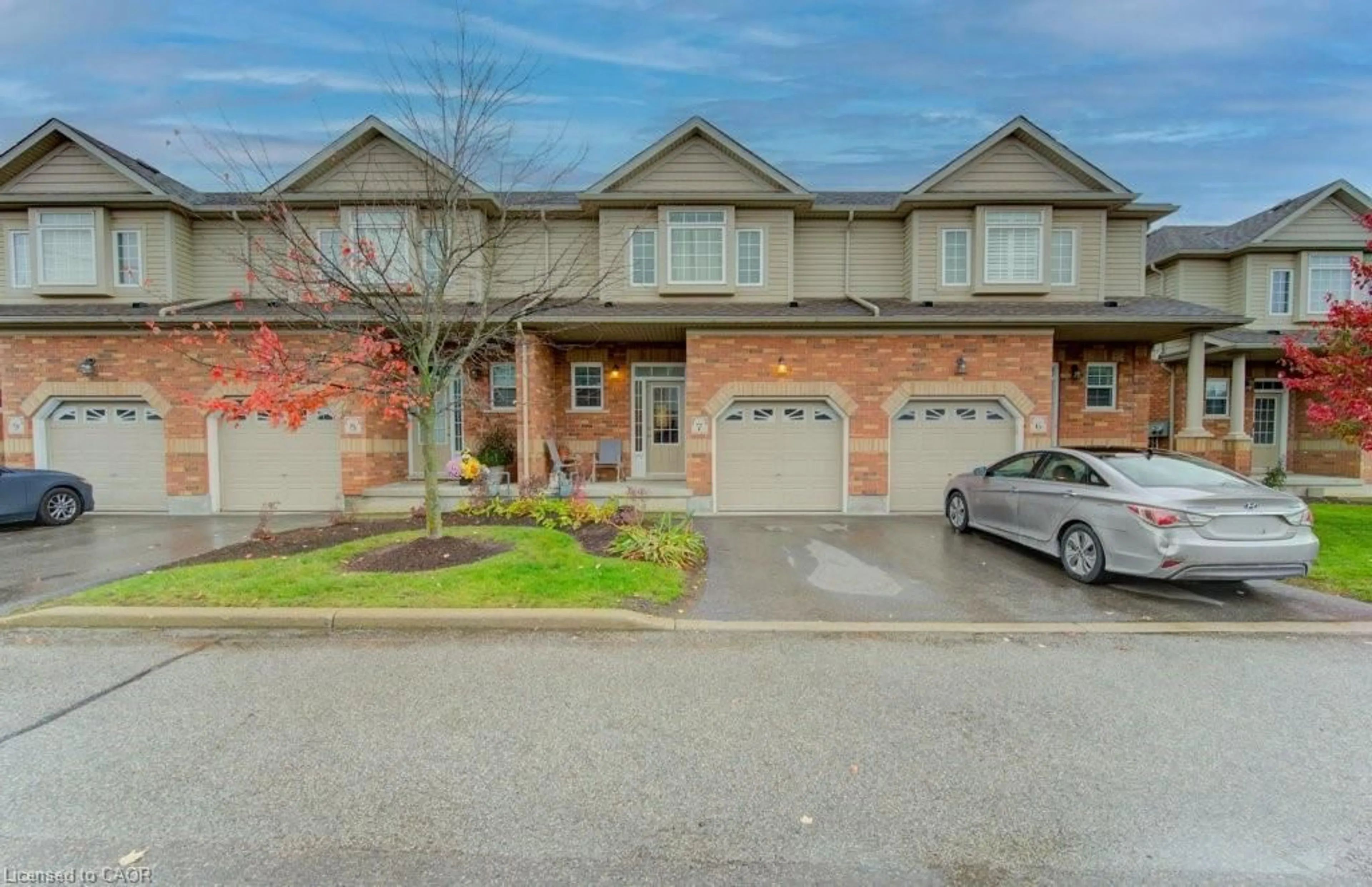 A pic from outside/outdoor area/front of a property/back of a property/a pic from drone, street for 330 Dearborn Blvd #7, Waterloo Ontario N2J 4Y9