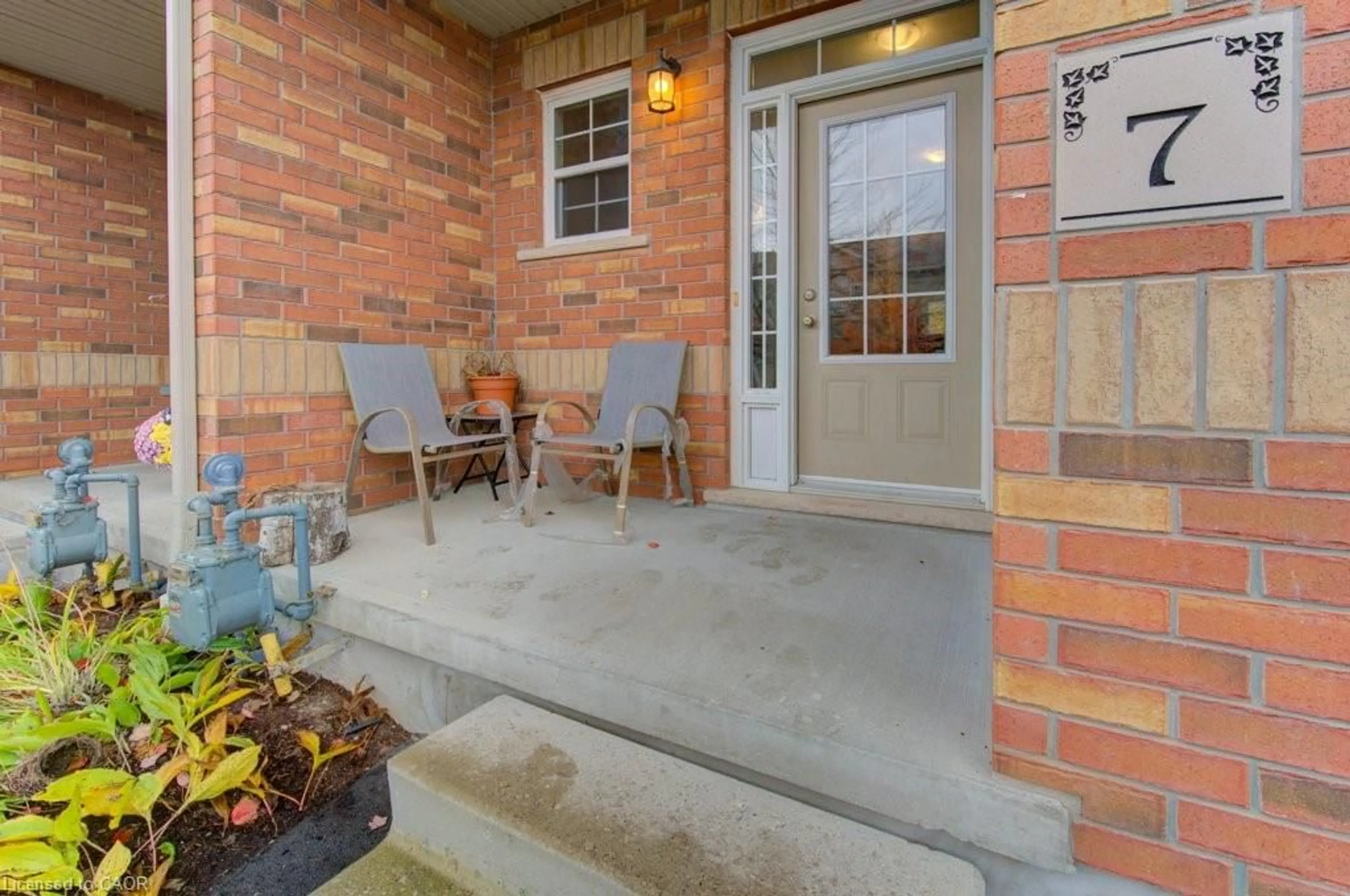 Patio, street for 330 Dearborn Blvd #7, Waterloo Ontario N2J 4Y9
