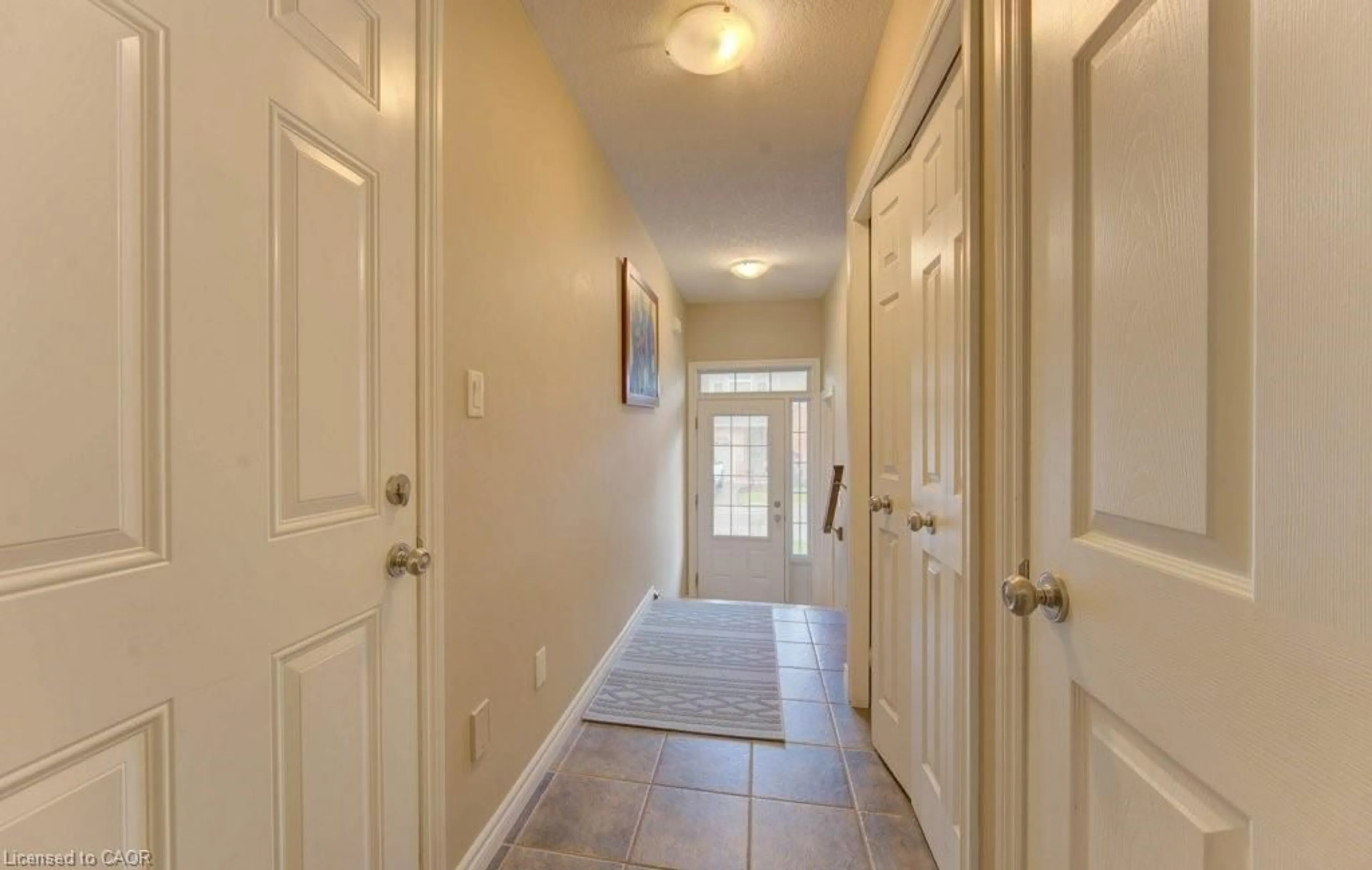 Indoor entryway for 330 Dearborn Blvd #7, Waterloo Ontario N2J 4Y9