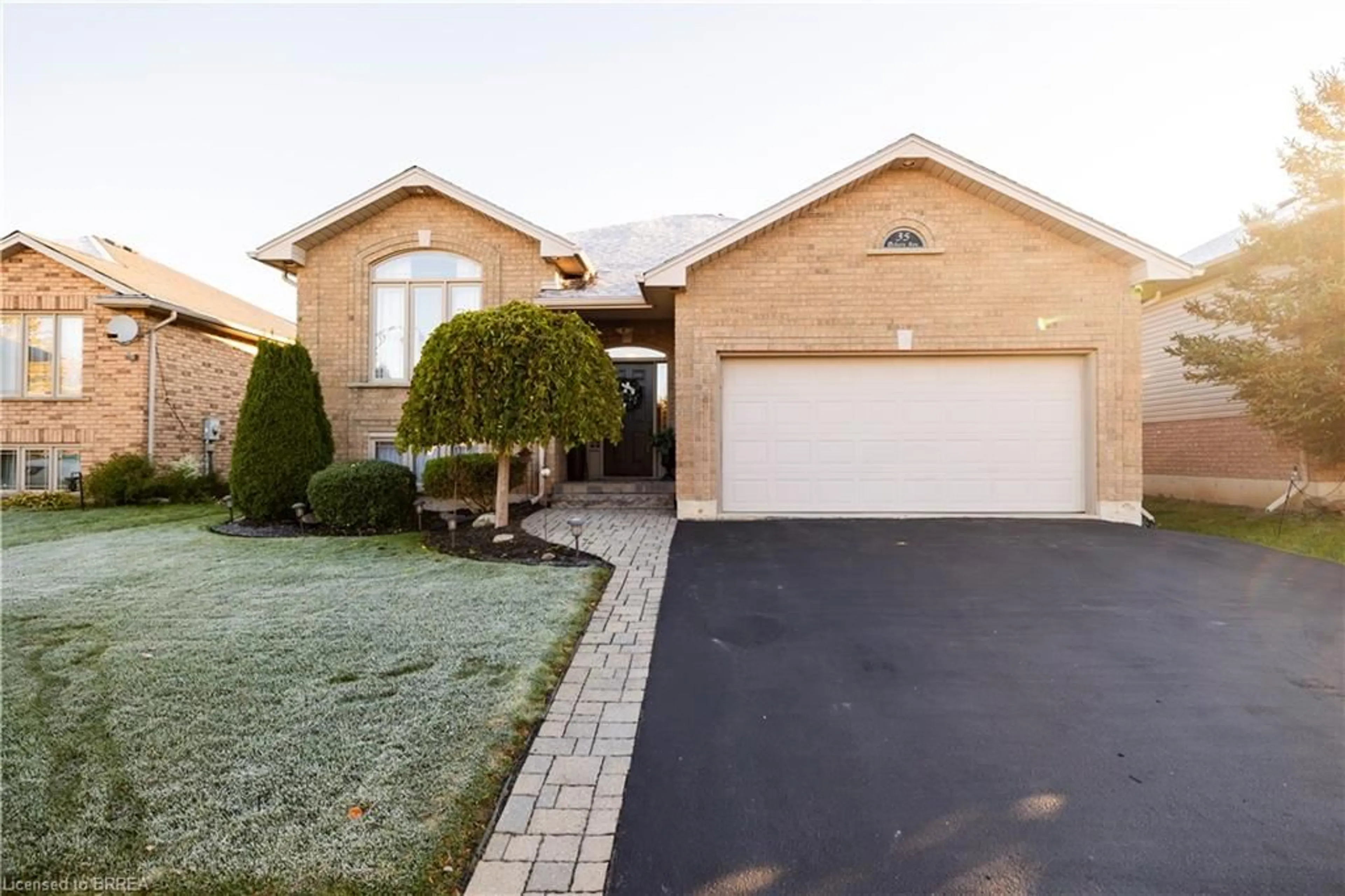 Home with brick exterior material, street for 35 Osborn Ave, Brantford Ontario N3T 6R1