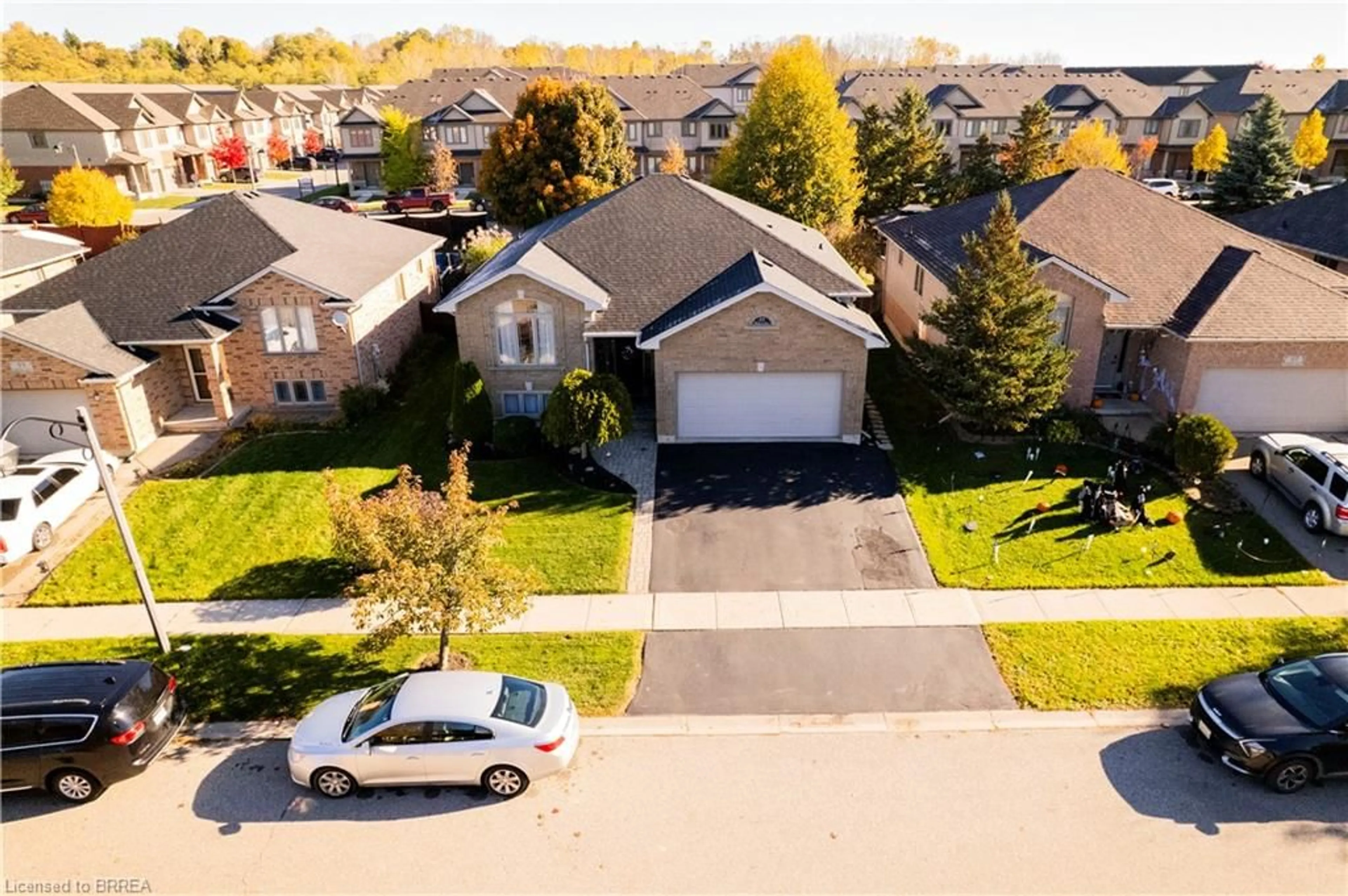 A pic from outside/outdoor area/front of a property/back of a property/a pic from drone, street for 35 Osborn Ave, Brantford Ontario N3T 6R1