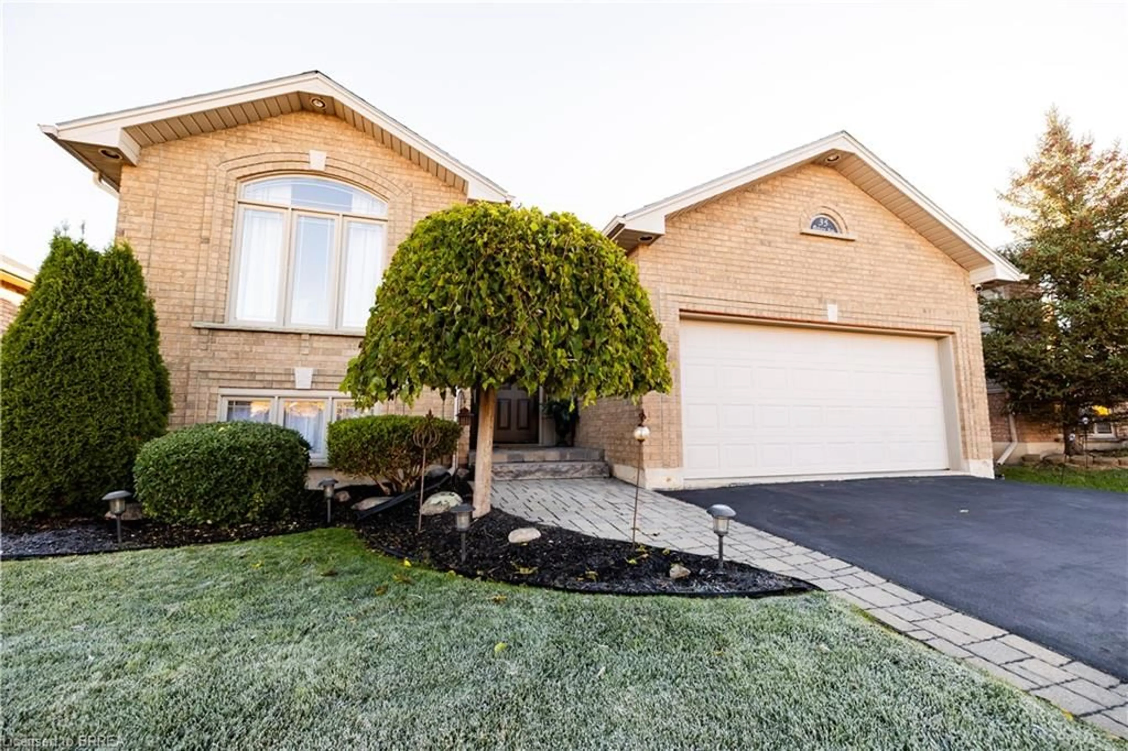 Home with brick exterior material, street for 35 Osborn Ave, Brantford Ontario N3T 6R1