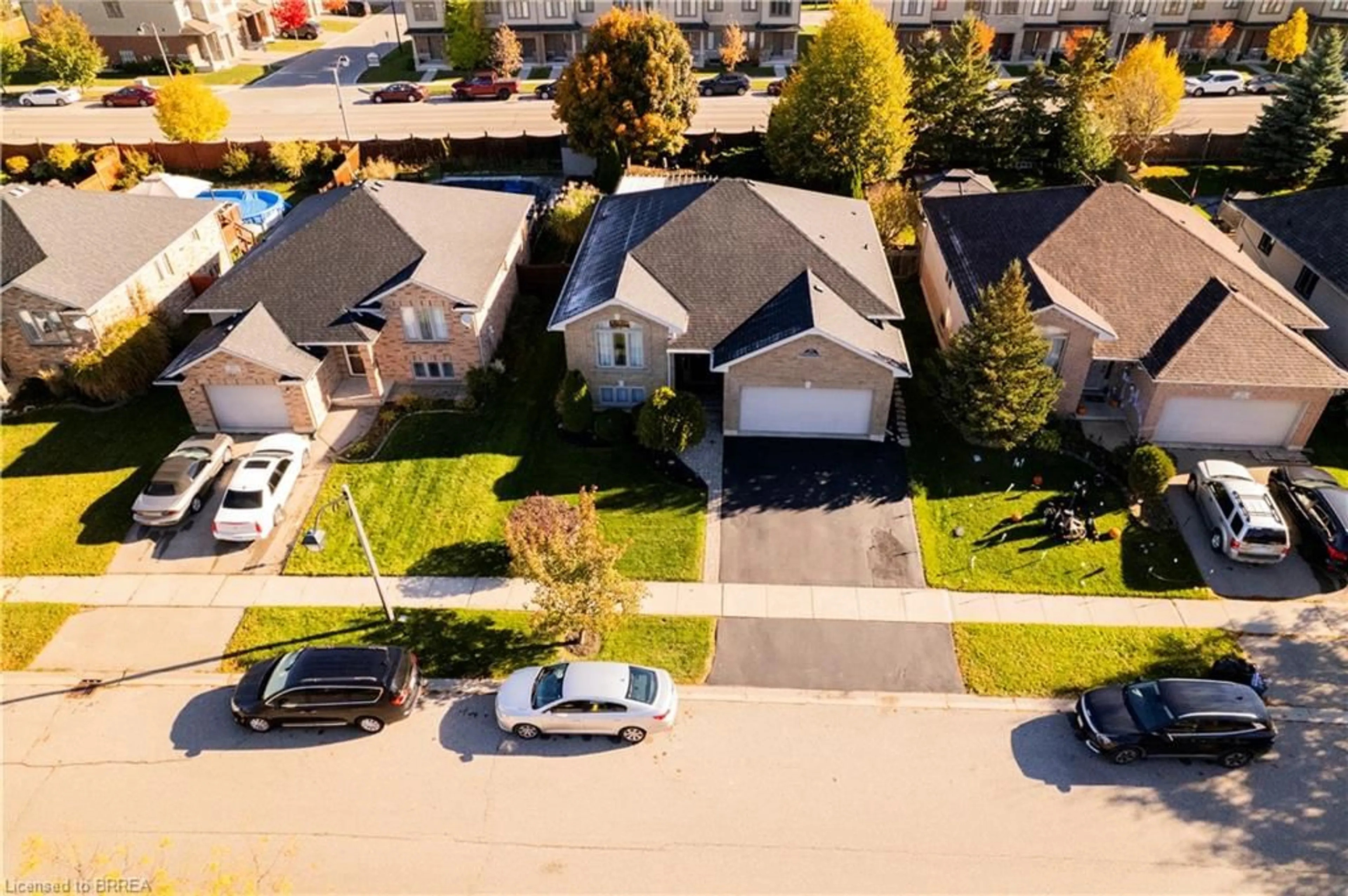 A pic from outside/outdoor area/front of a property/back of a property/a pic from drone, street for 35 Osborn Ave, Brantford Ontario N3T 6R1