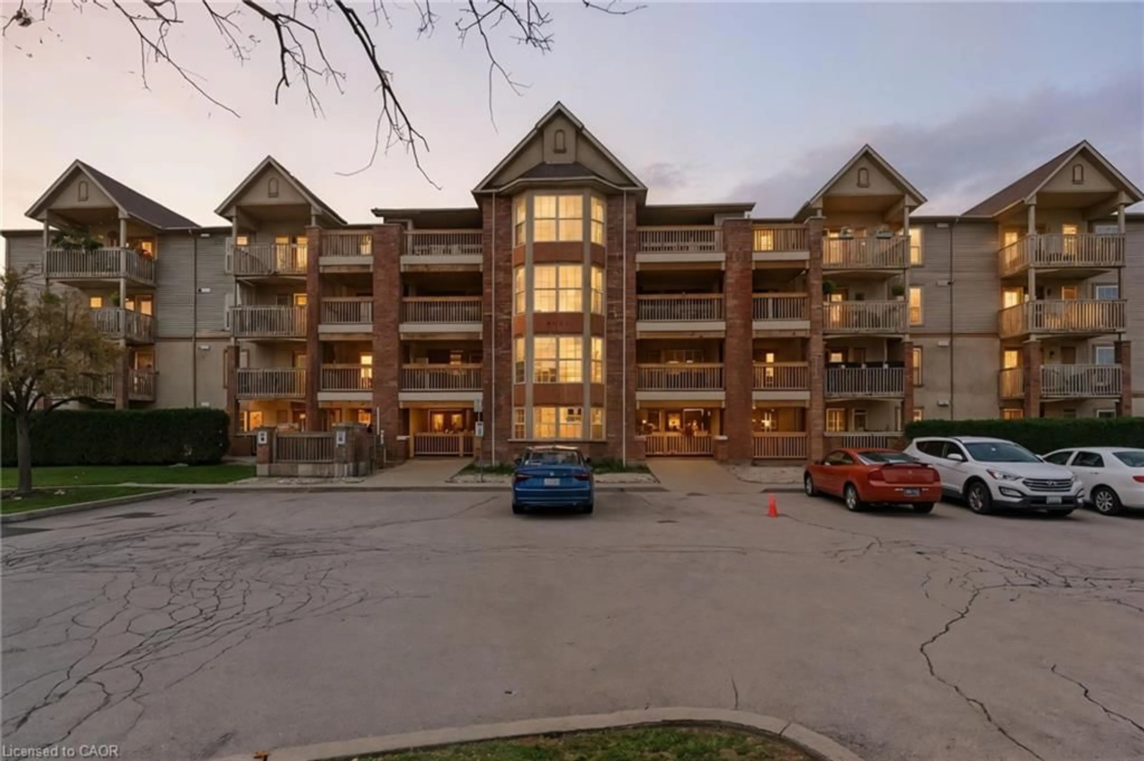 A pic from outside/outdoor area/front of a property/back of a property/a pic from drone, building for 4003 Kilmer Dr #402, Burlington Ontario L7M 4M1