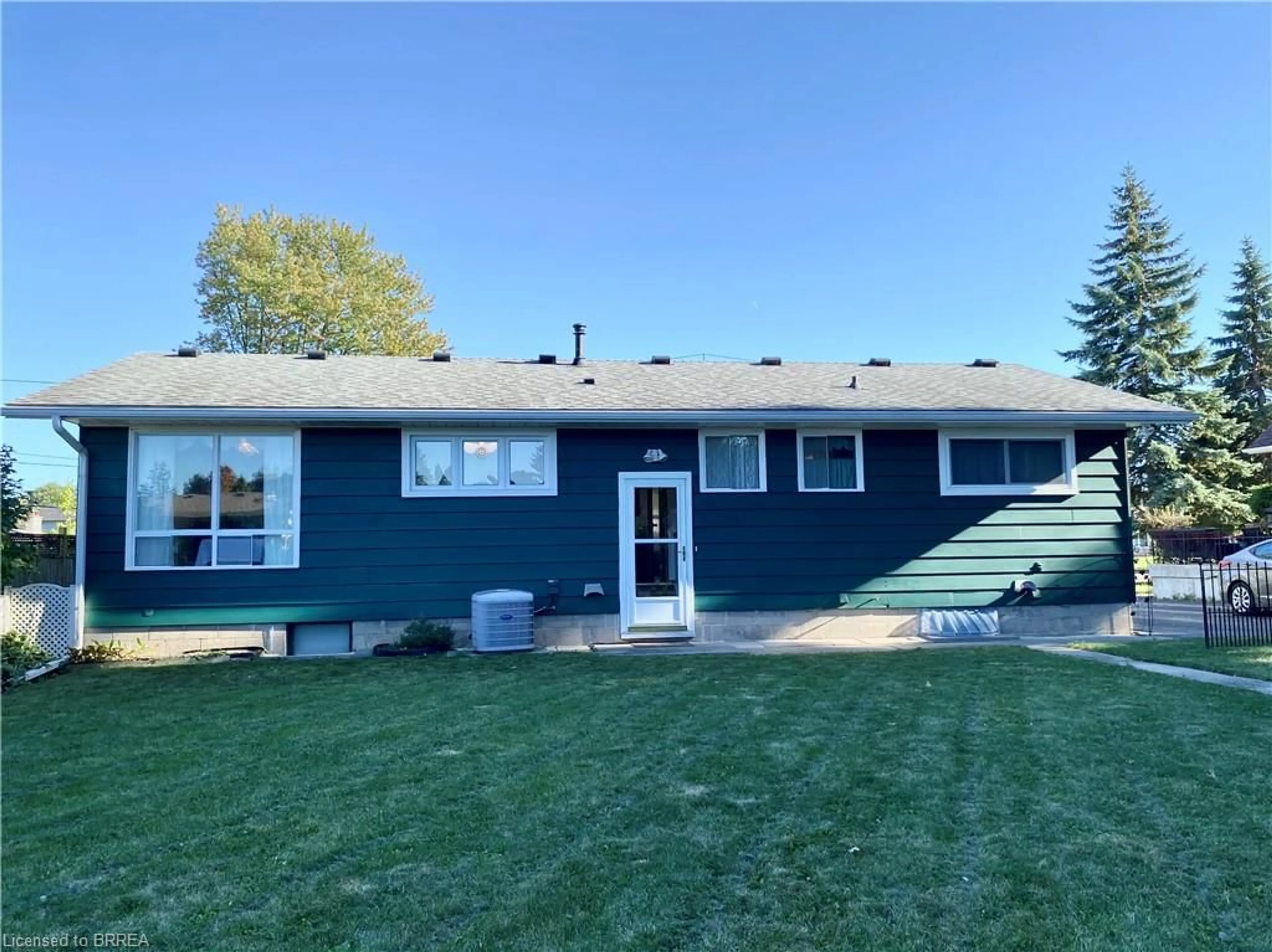 Home with vinyl exterior material, street for 41 Dunsdon St, Brantford Ontario N3R 3J2