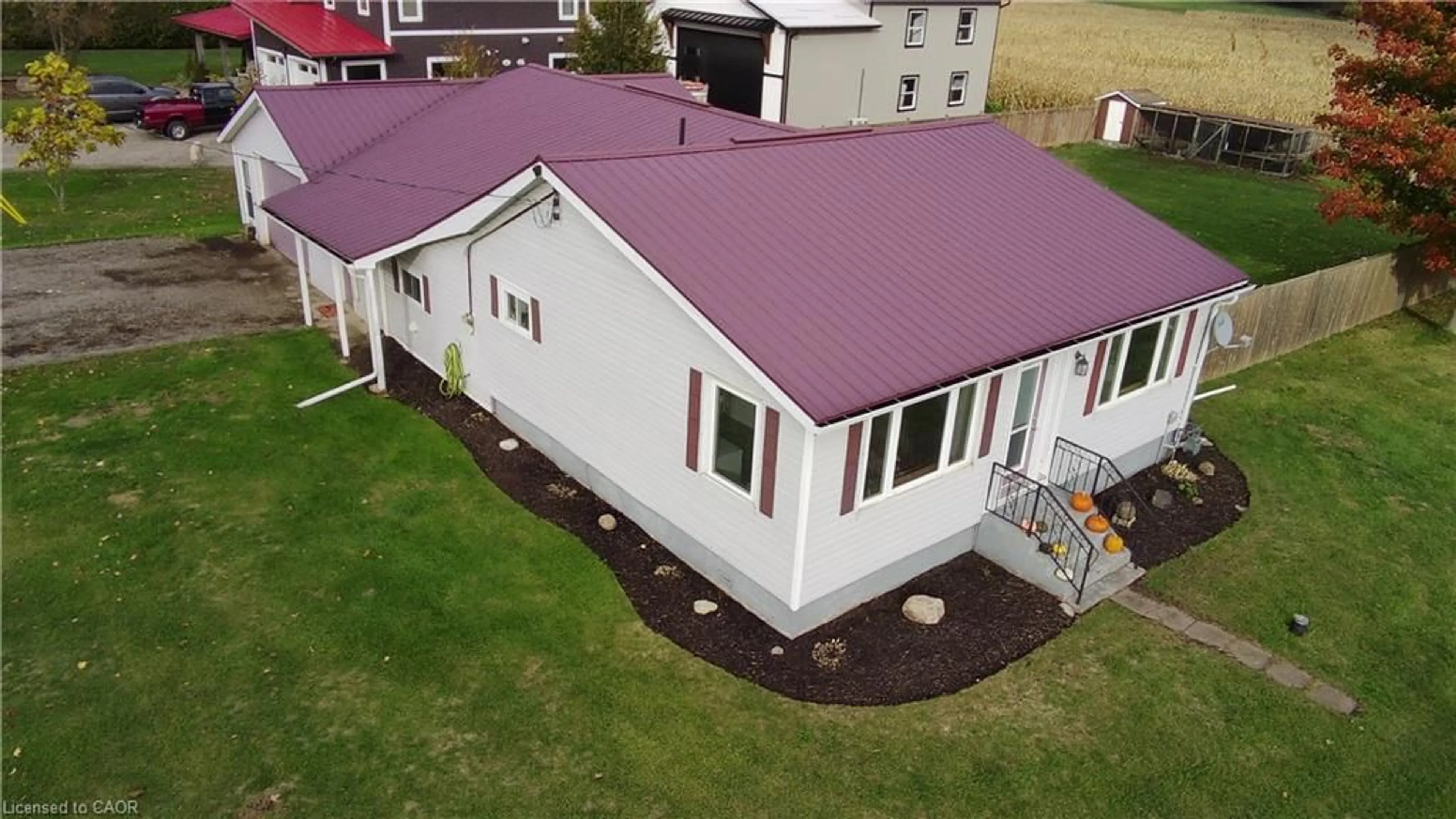 A pic from outside/outdoor area/front of a property/back of a property/a pic from drone, building for 11338 Culloden Rd, Aylmer Ontario N5H 2R3