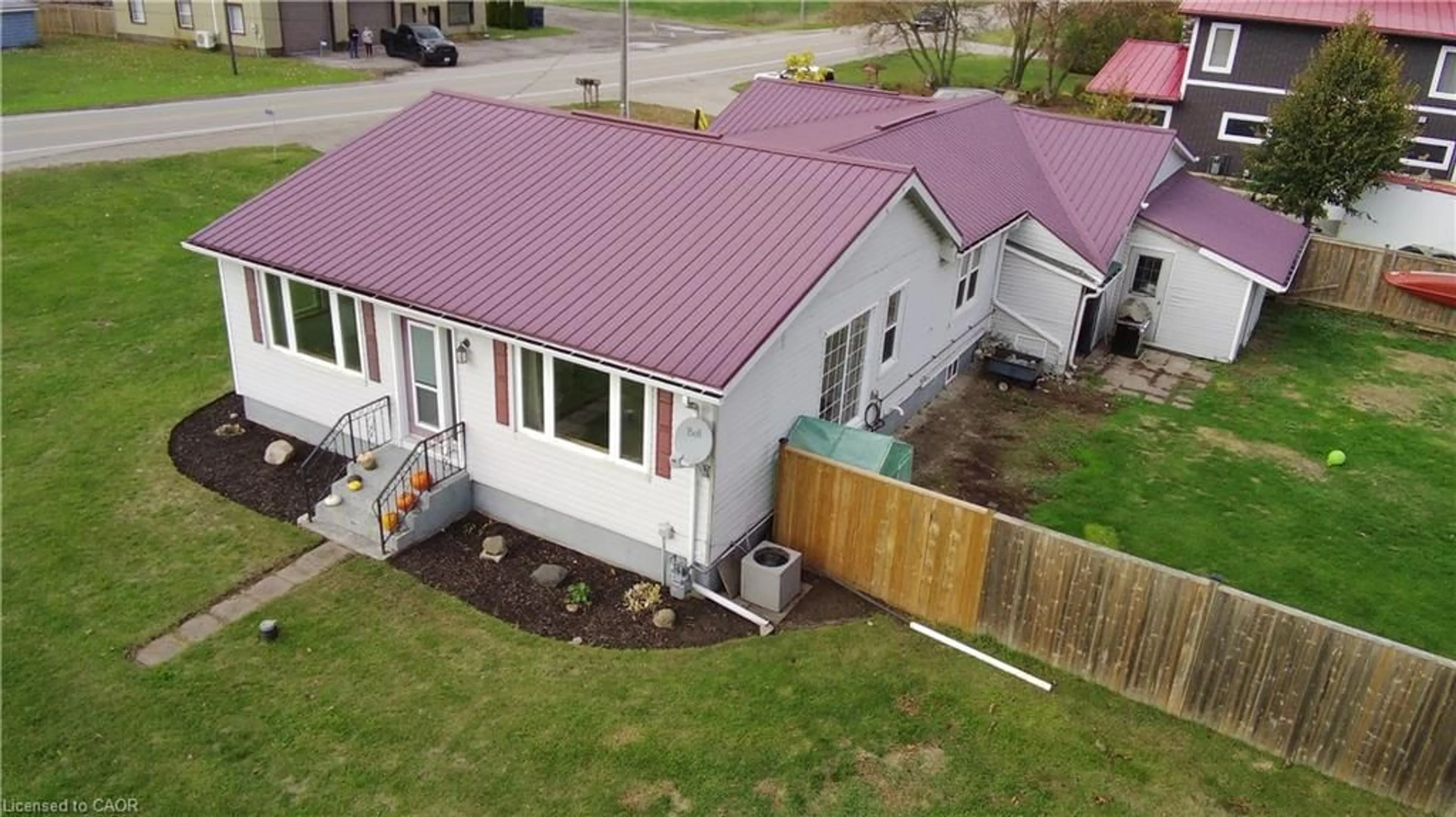 A pic from outside/outdoor area/front of a property/back of a property/a pic from drone, building for 11338 Culloden Rd, Aylmer Ontario N5H 2R3