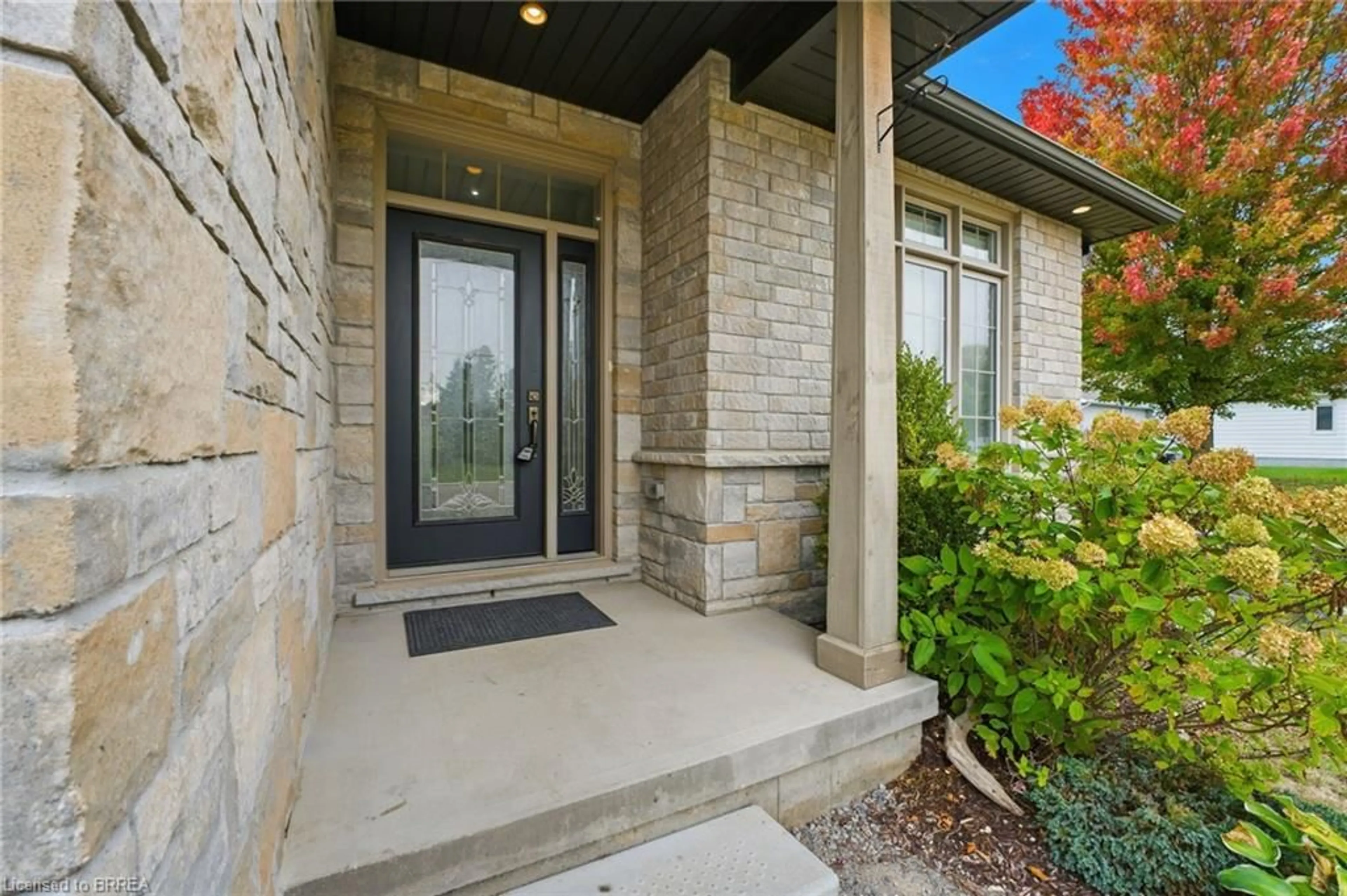 Indoor entryway for 11 Cottonwood St, Waterford Ontario N0E 1Y0