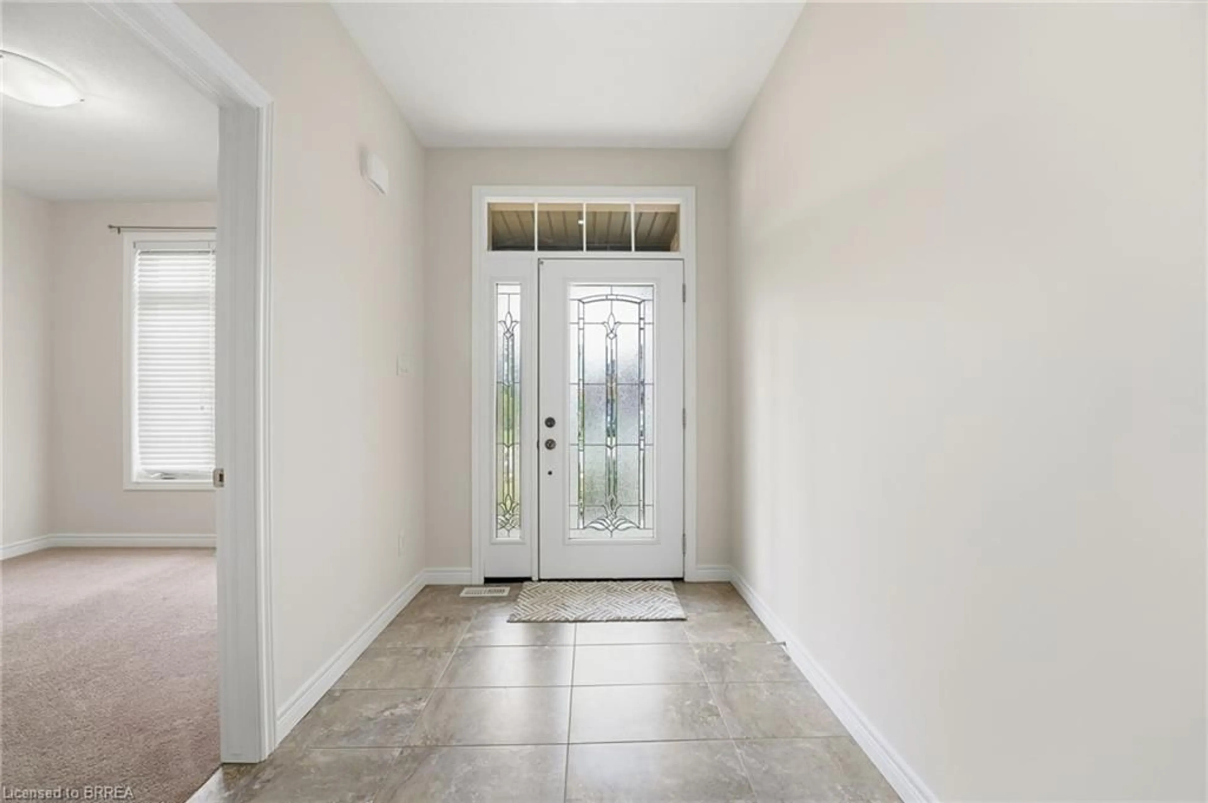 Indoor entryway for 11 Cottonwood St, Waterford Ontario N0E 1Y0