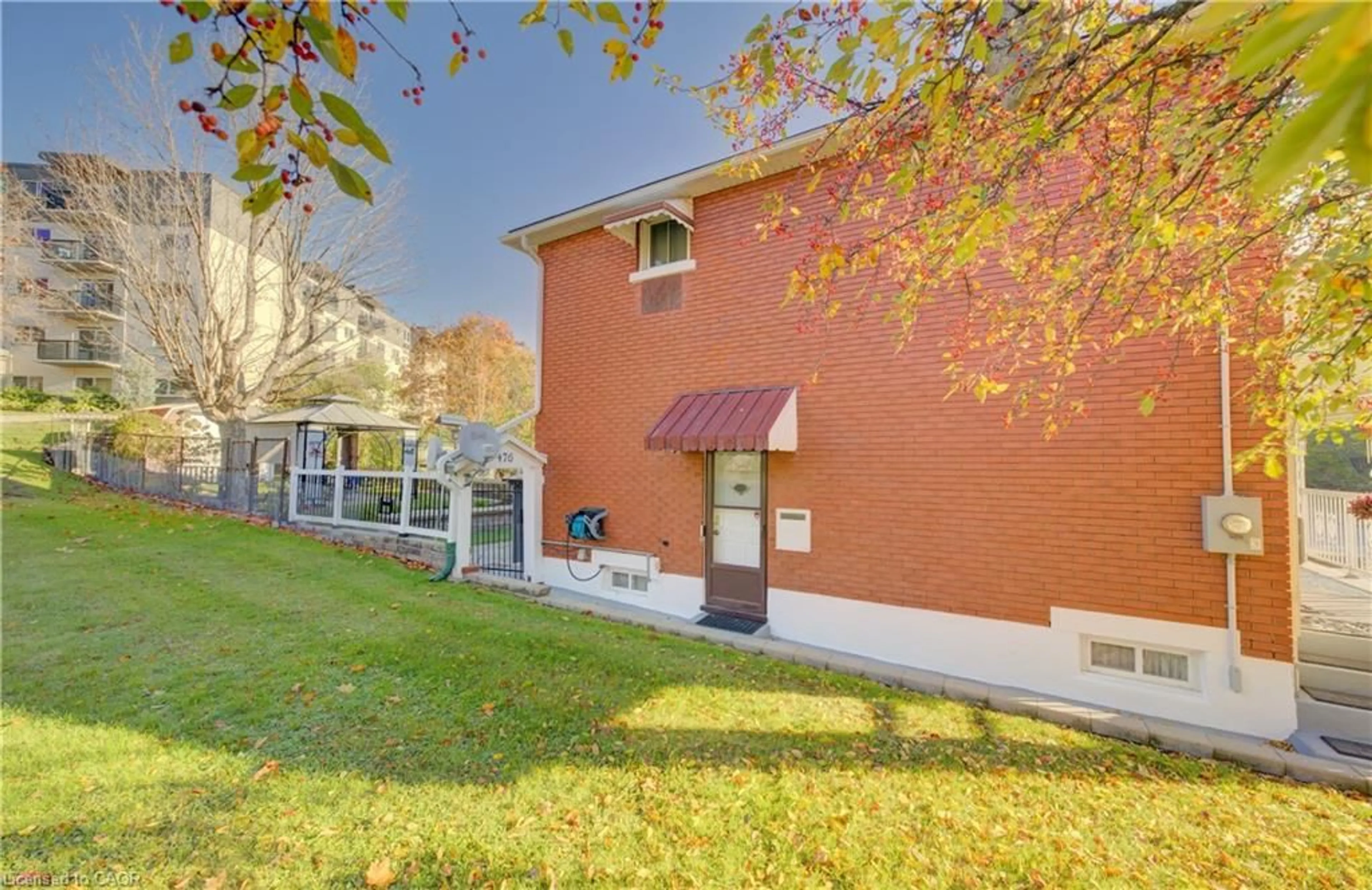 Patio, unknown for 476 Wellington St, Kitchener Ontario N2H 5L5