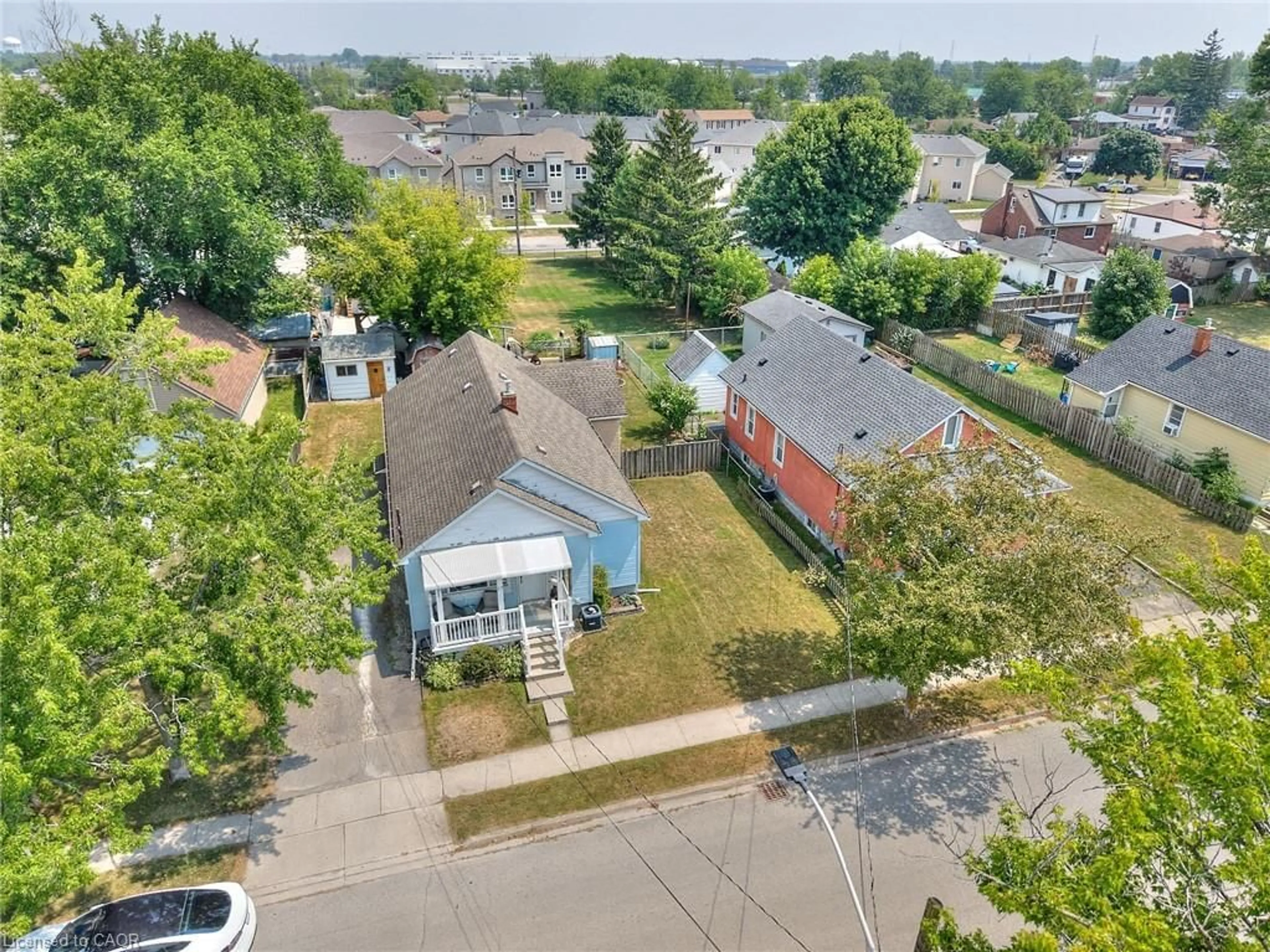 A pic from outside/outdoor area/front of a property/back of a property/a pic from drone, street for 17 Clifford Ave, Welland Ontario L3C 2C6