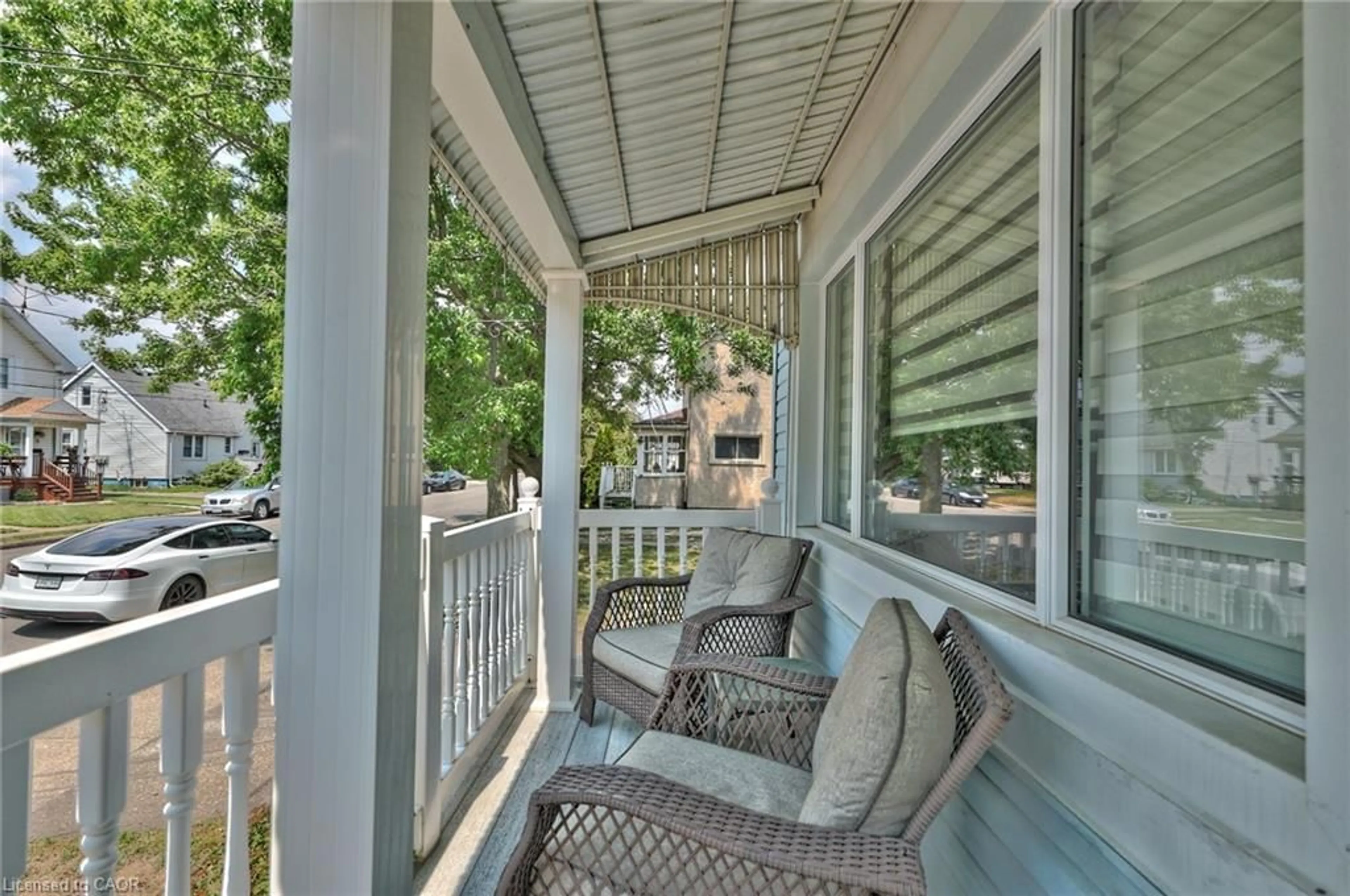 Patio, street for 17 Clifford Ave, Welland Ontario L3C 2C6