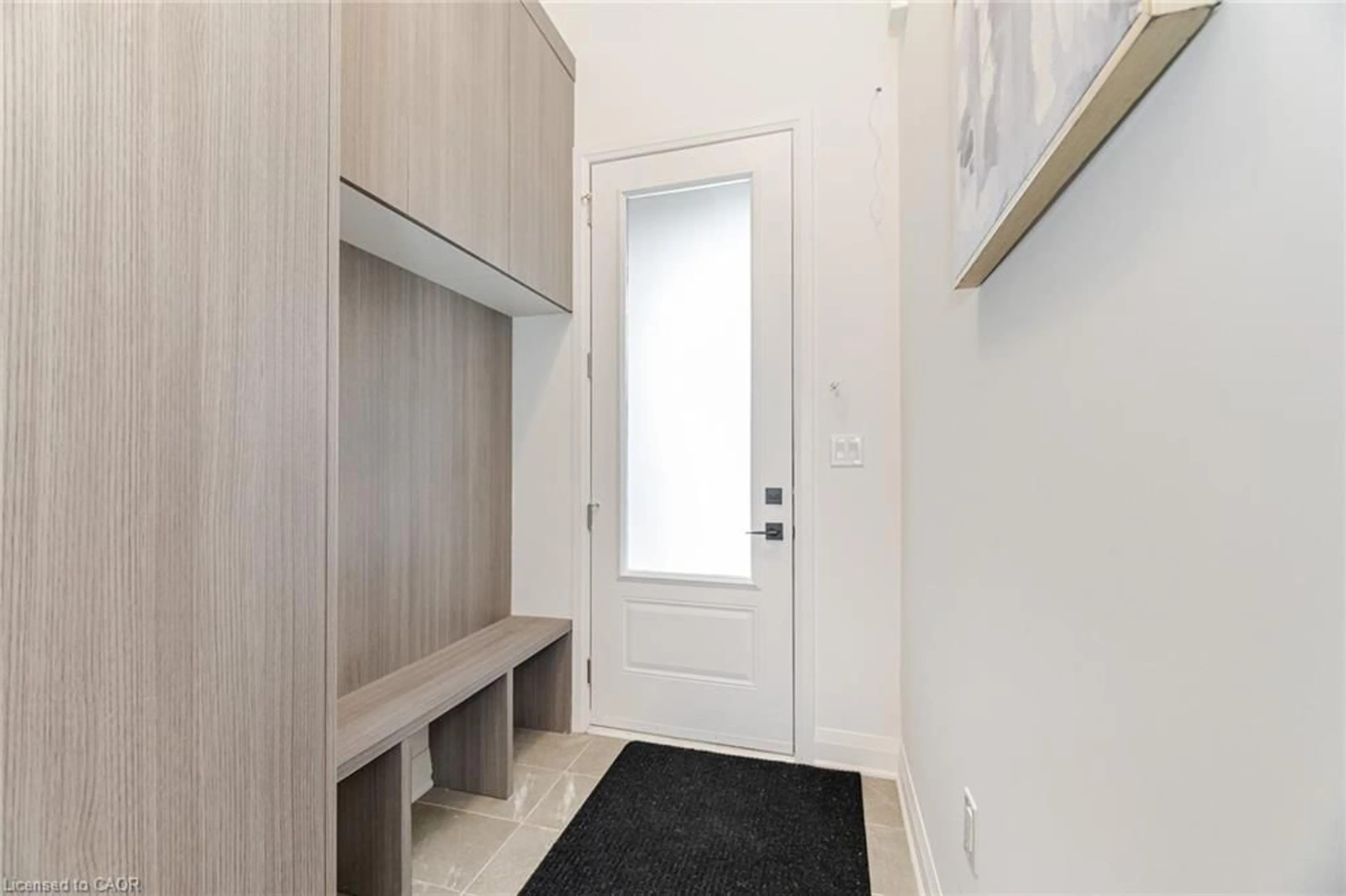 Indoor entryway for 8 Lois Torrance Trail, Uxbridge Ontario L9P 0R9