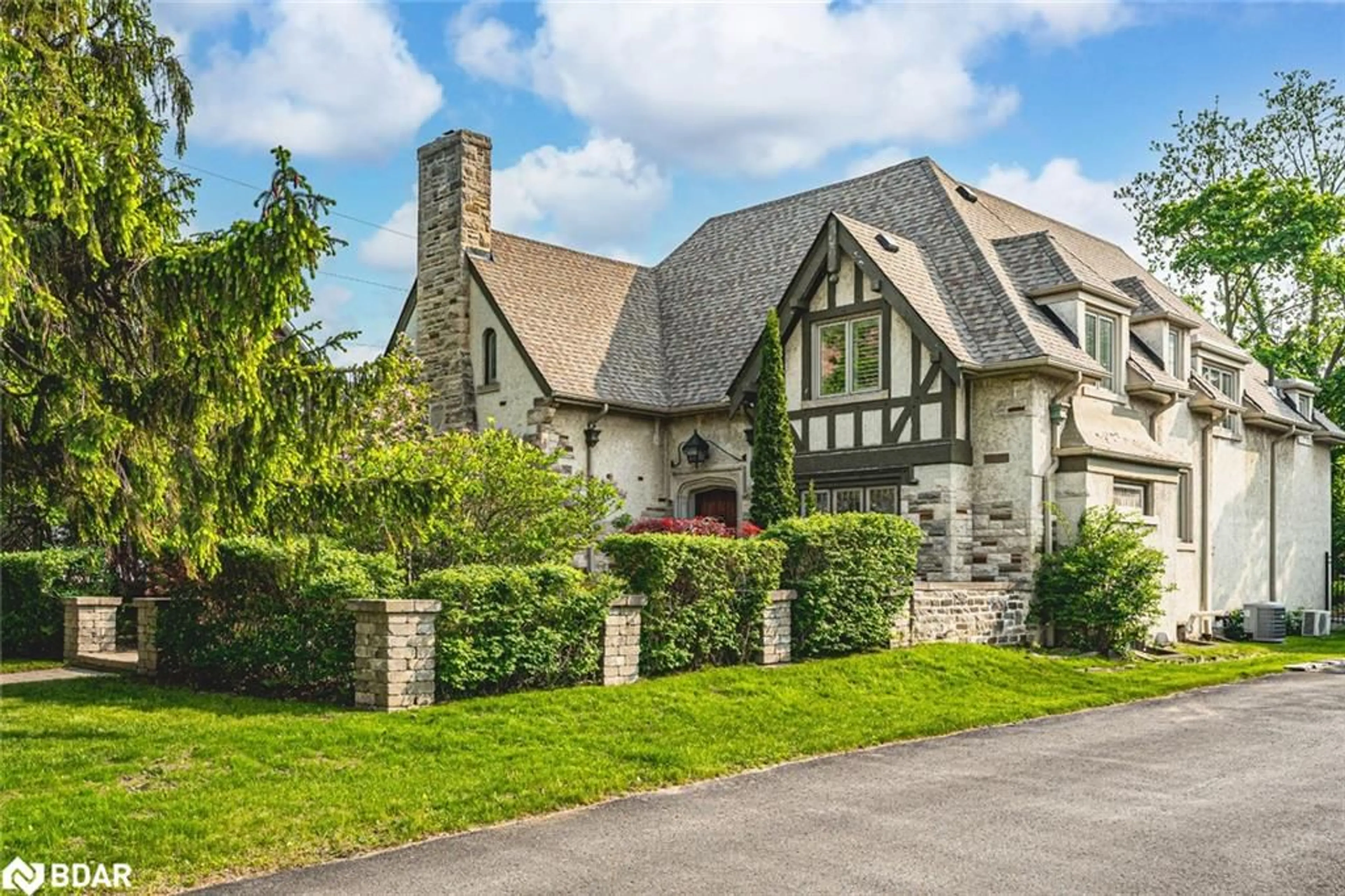 Home with brick exterior material, street for 60 High St, Barrie Ontario L4N 1W4