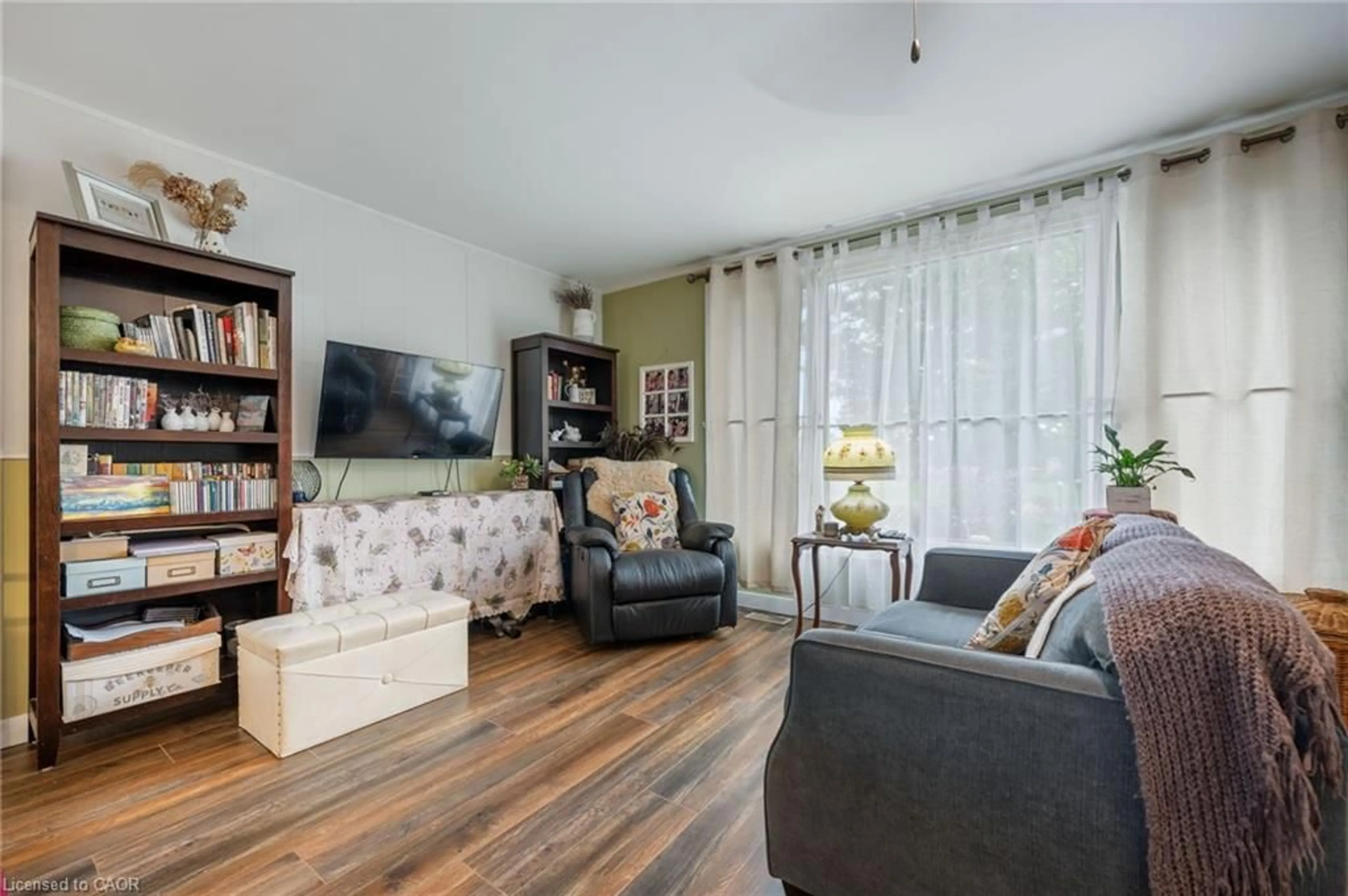 Living room with furniture, wood/laminate floor for 30 Bee St, Booth's Harbour Ontario N0E 1P0