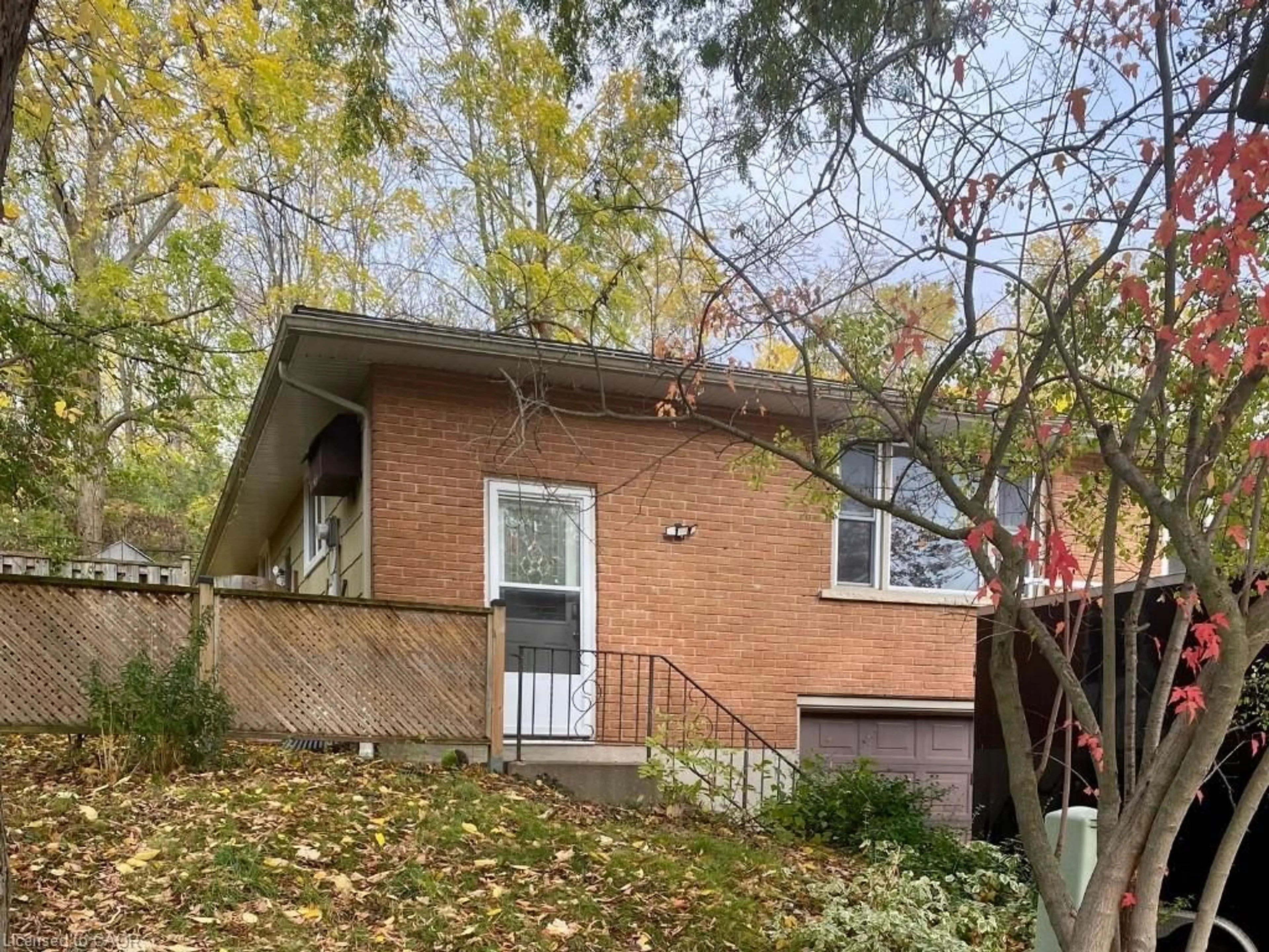 Home with brick exterior material, street for 195 Woodside Ave, Cambridge Ontario N1S 3X5