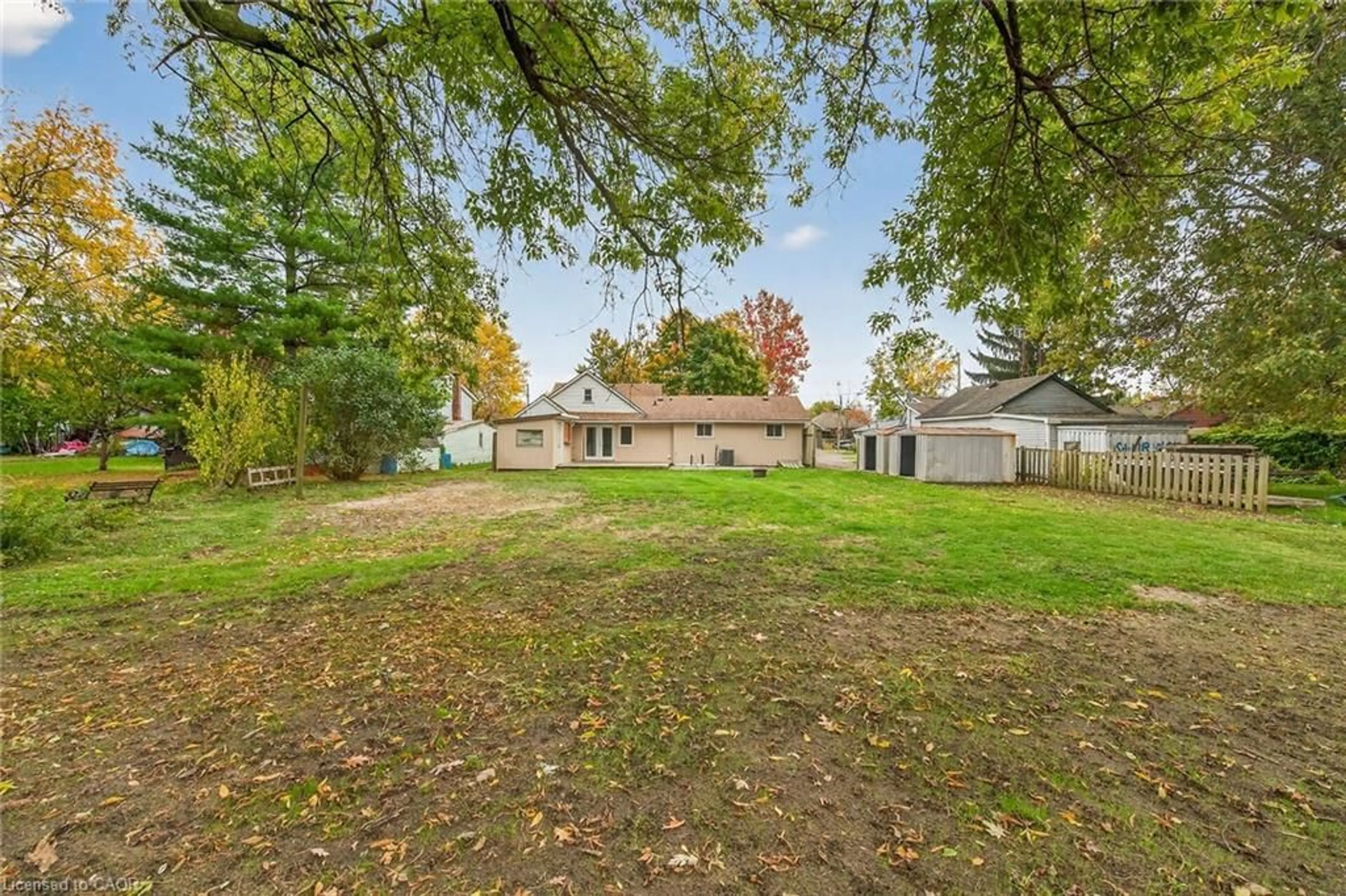 A pic from outside/outdoor area/front of a property/back of a property/a pic from drone, unknown for 436 West St, Dunnville Ontario N1A 2V3